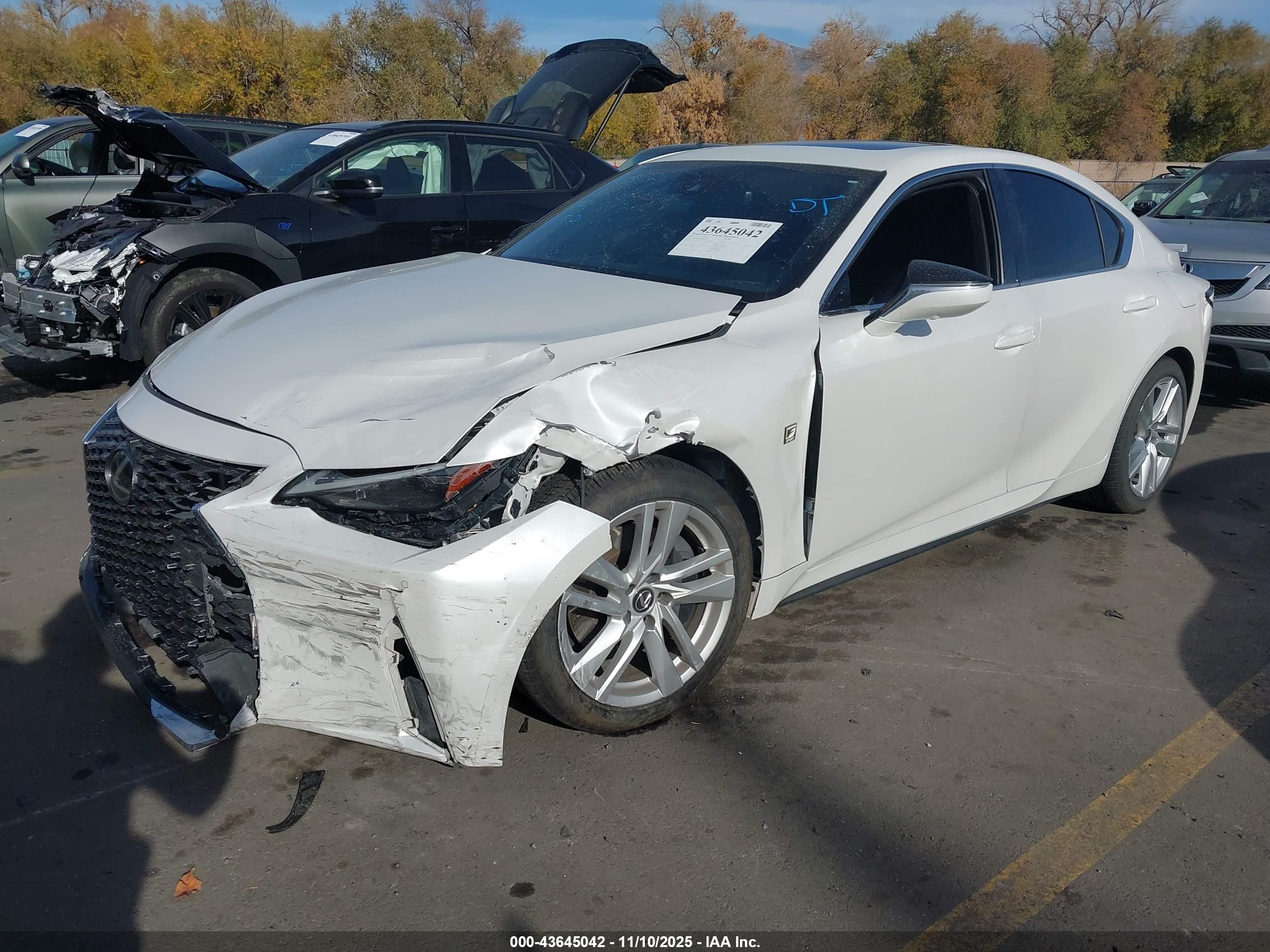 LEXUS IS image 2
