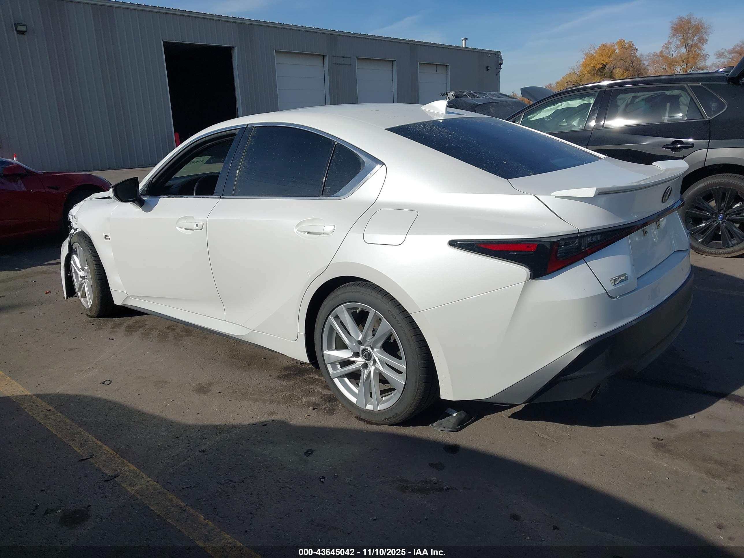 LEXUS IS image 3