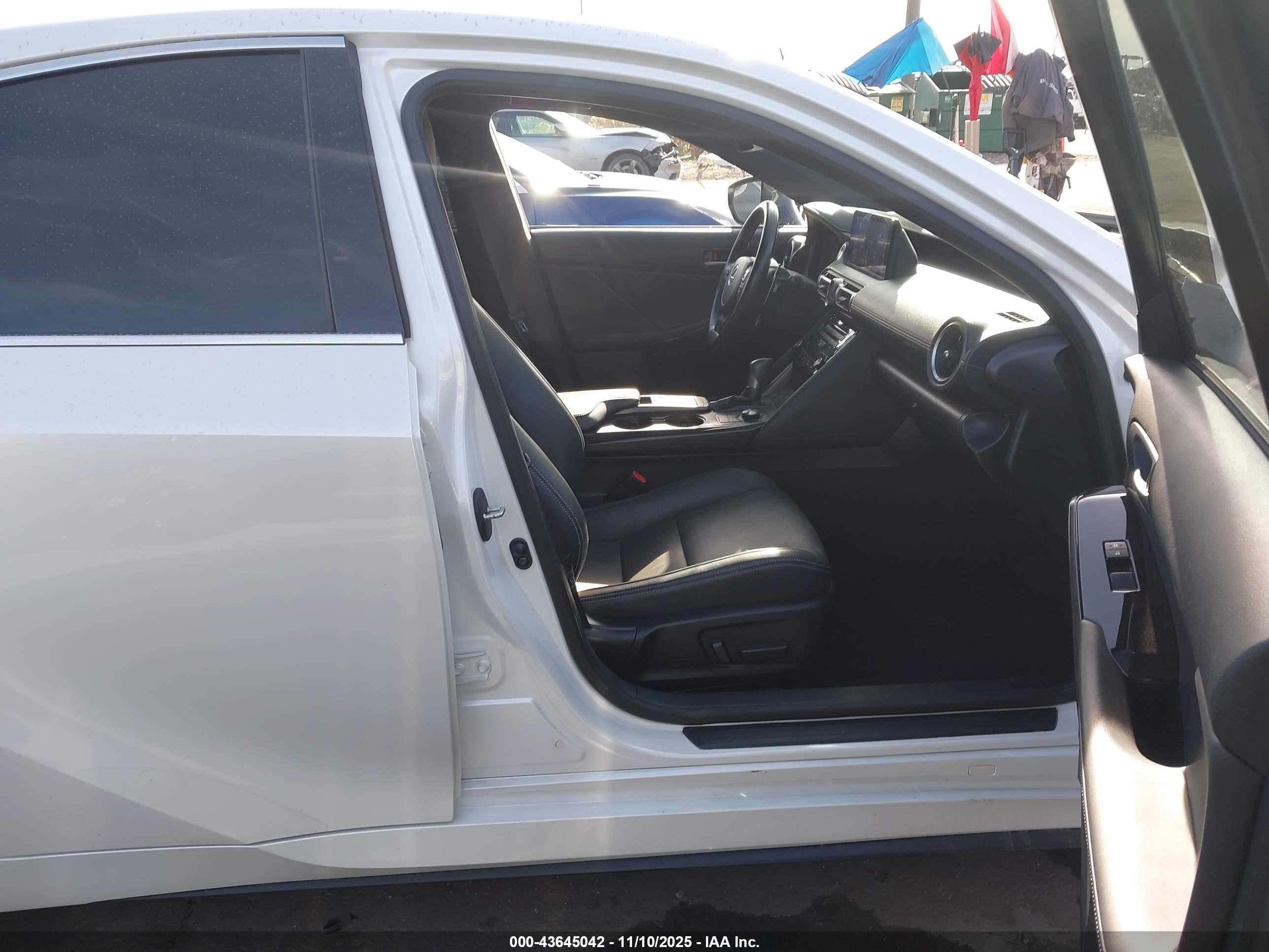 LEXUS IS image 5