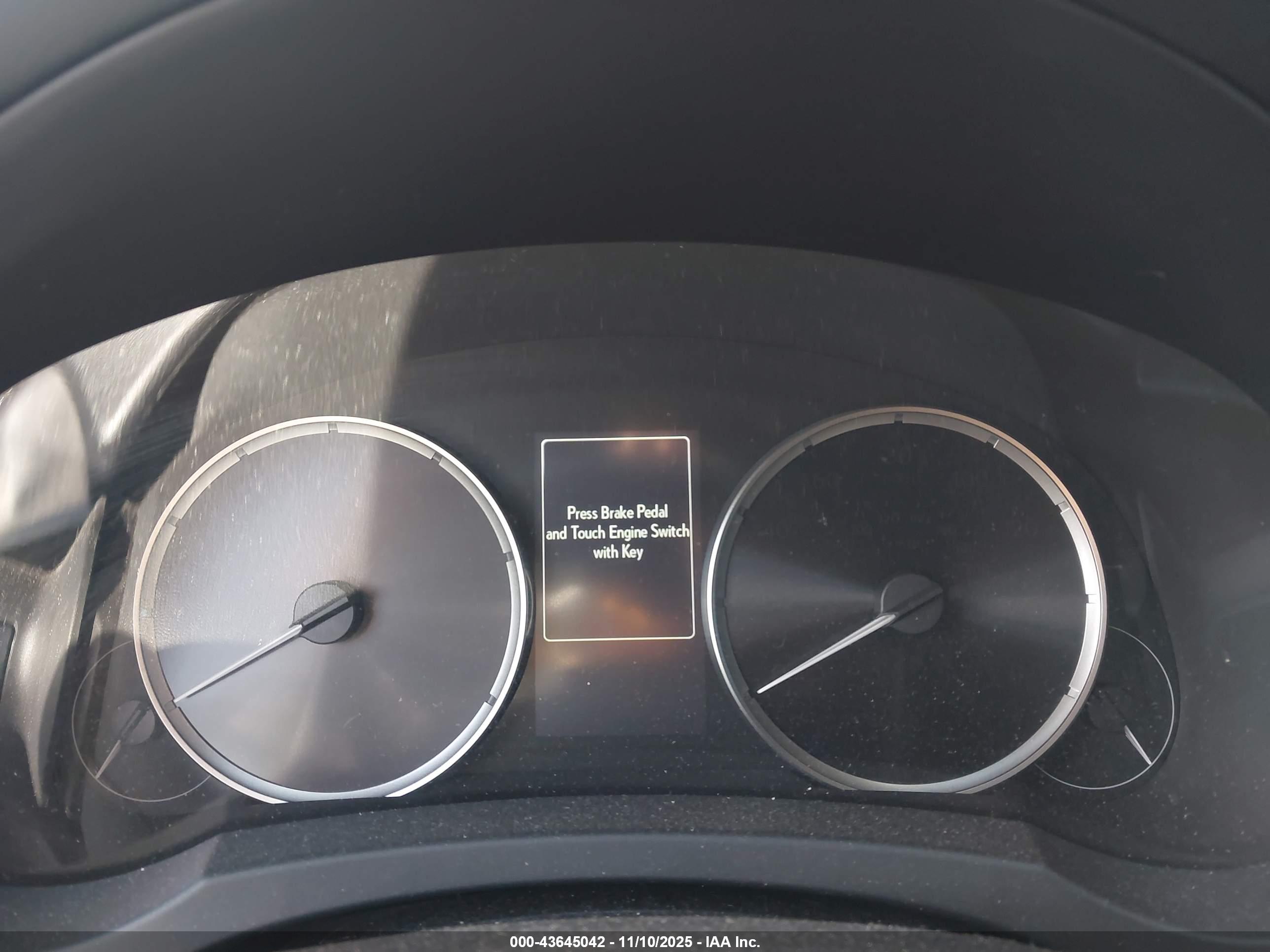 LEXUS IS image 7