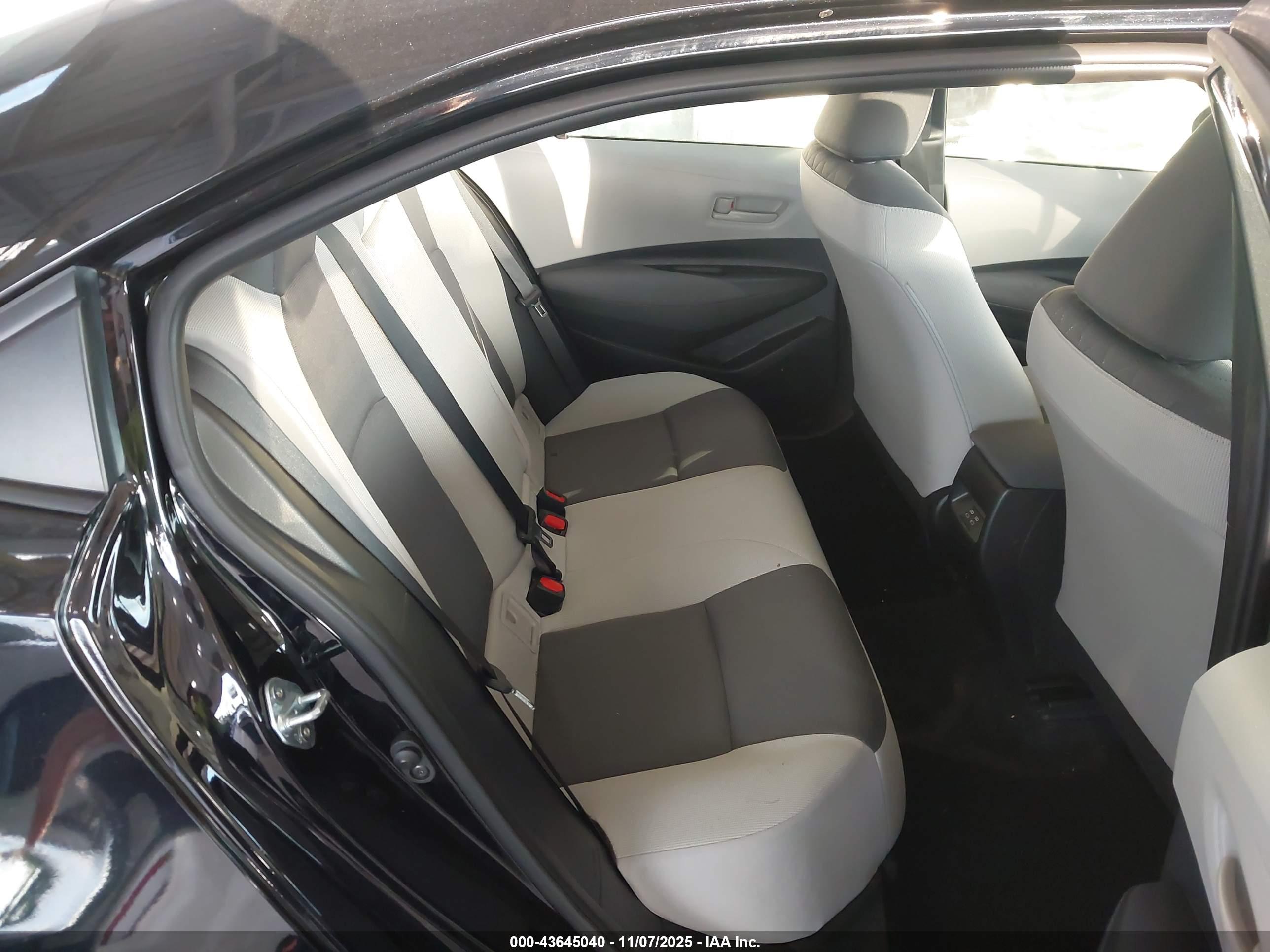 TOYOTA COROLLA image 8
