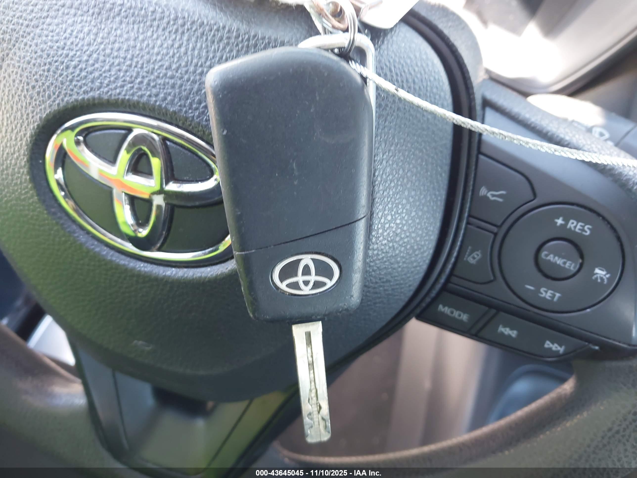 TOYOTA COROLLA image 11