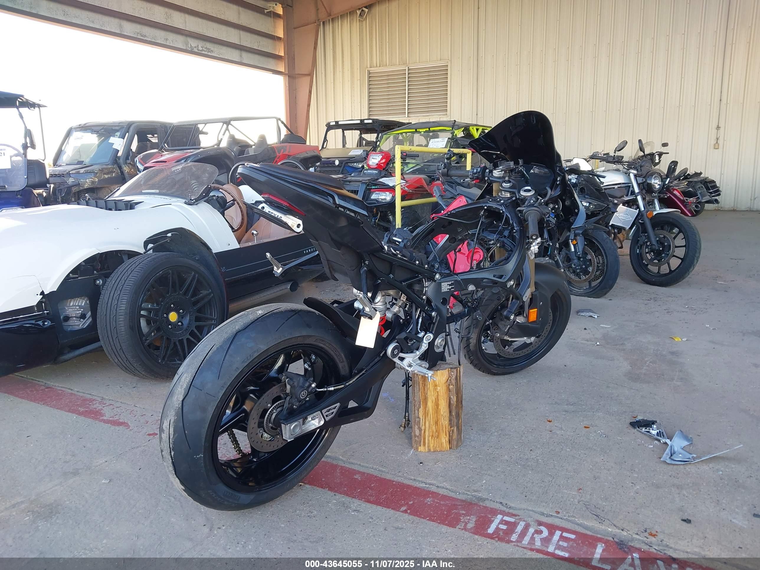 BMW S image 4