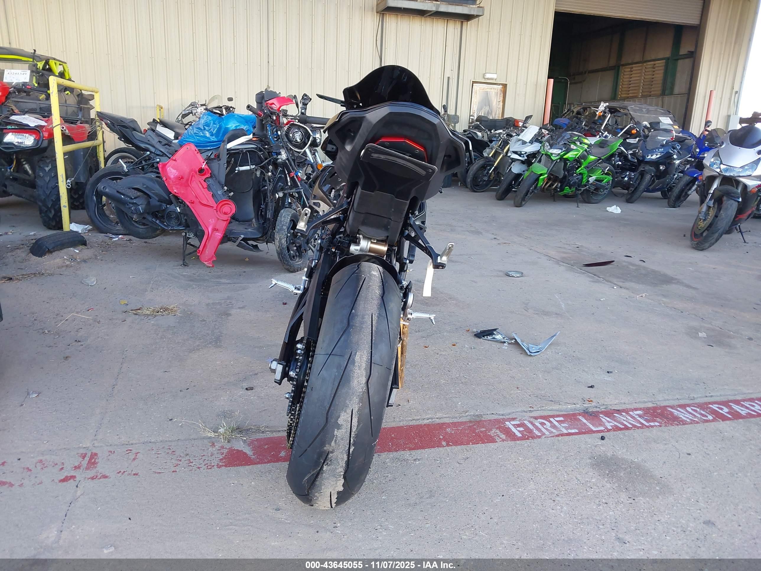 BMW S image 6