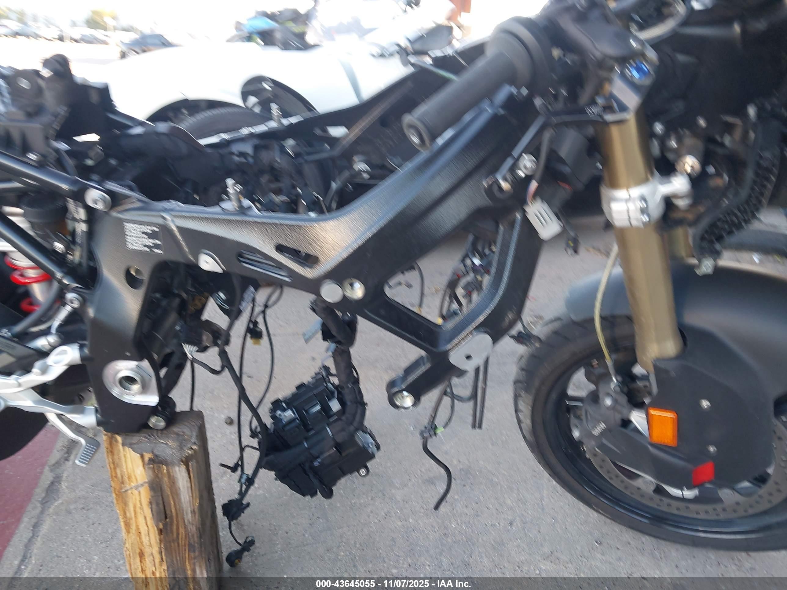 BMW S image 8