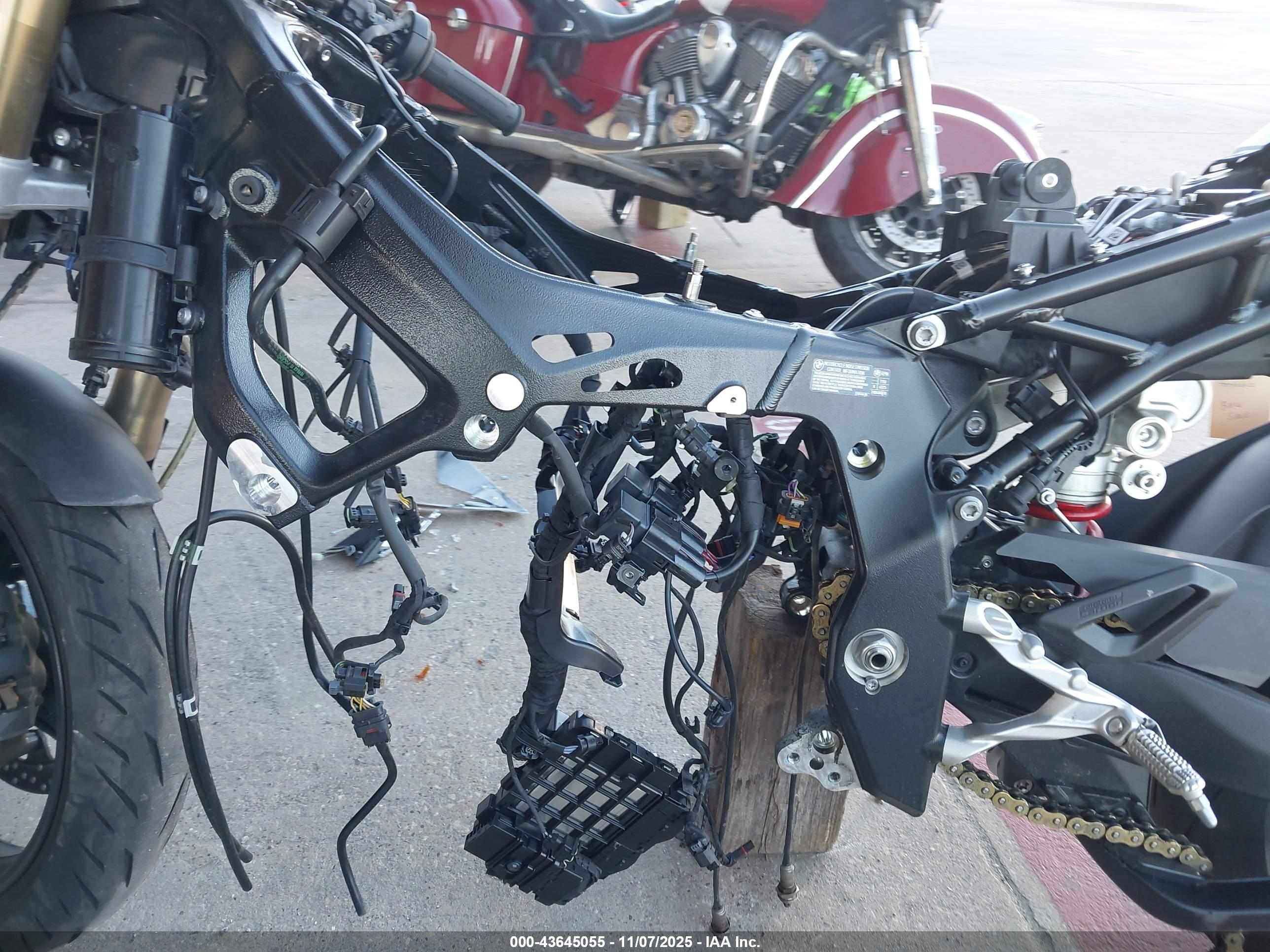 BMW S image 9