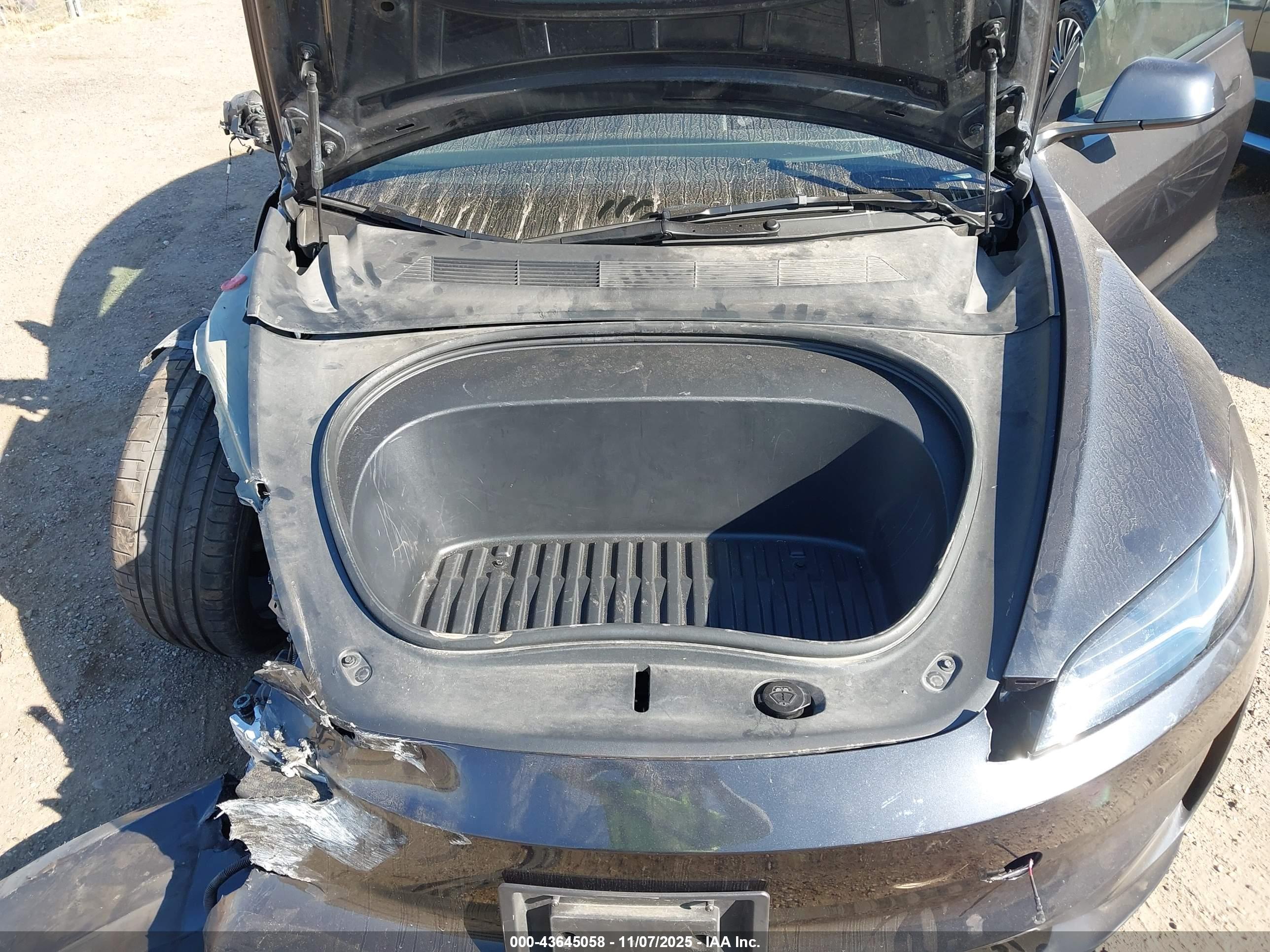 TESLA MODEL image 10