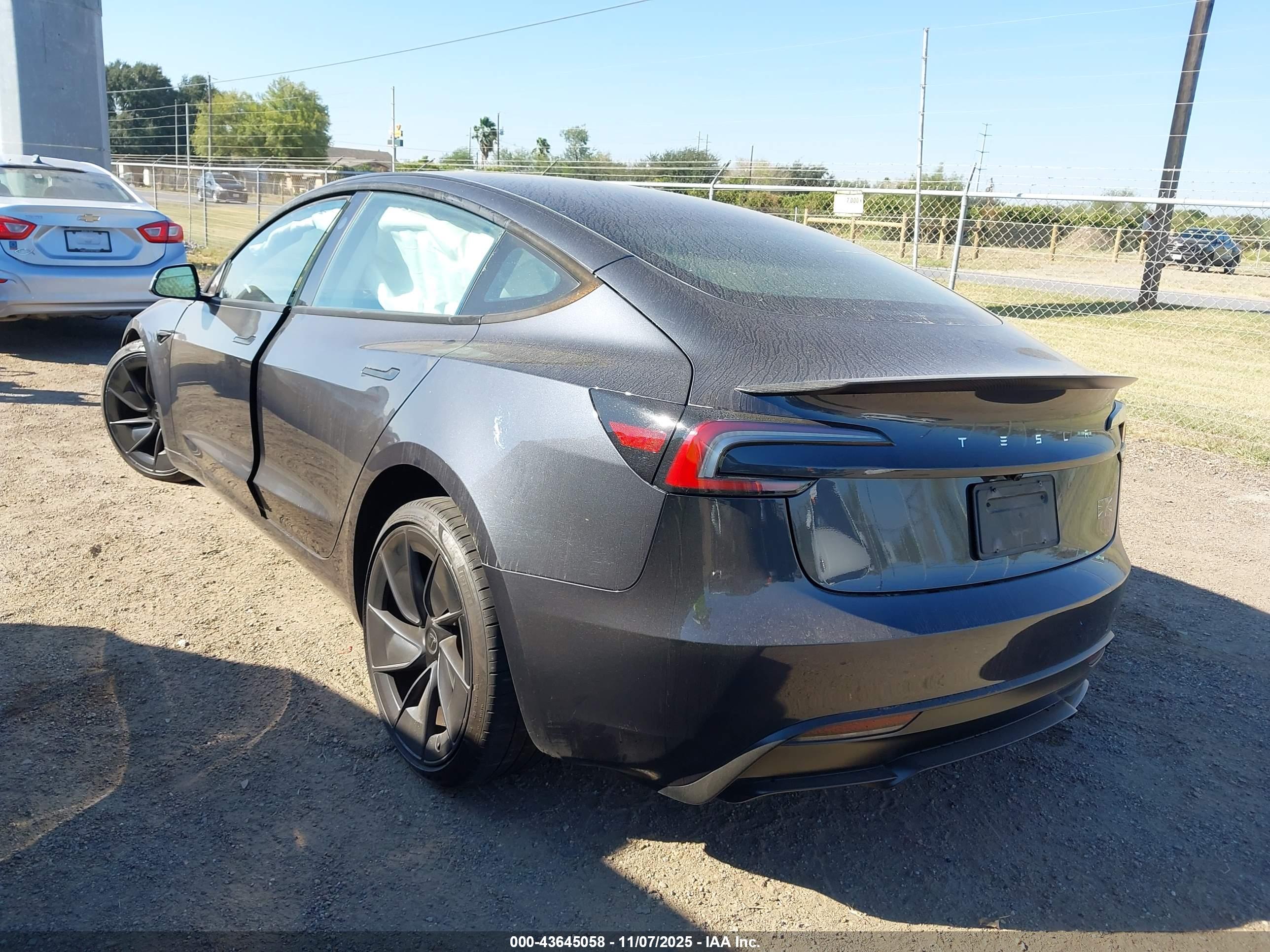 TESLA MODEL image 3