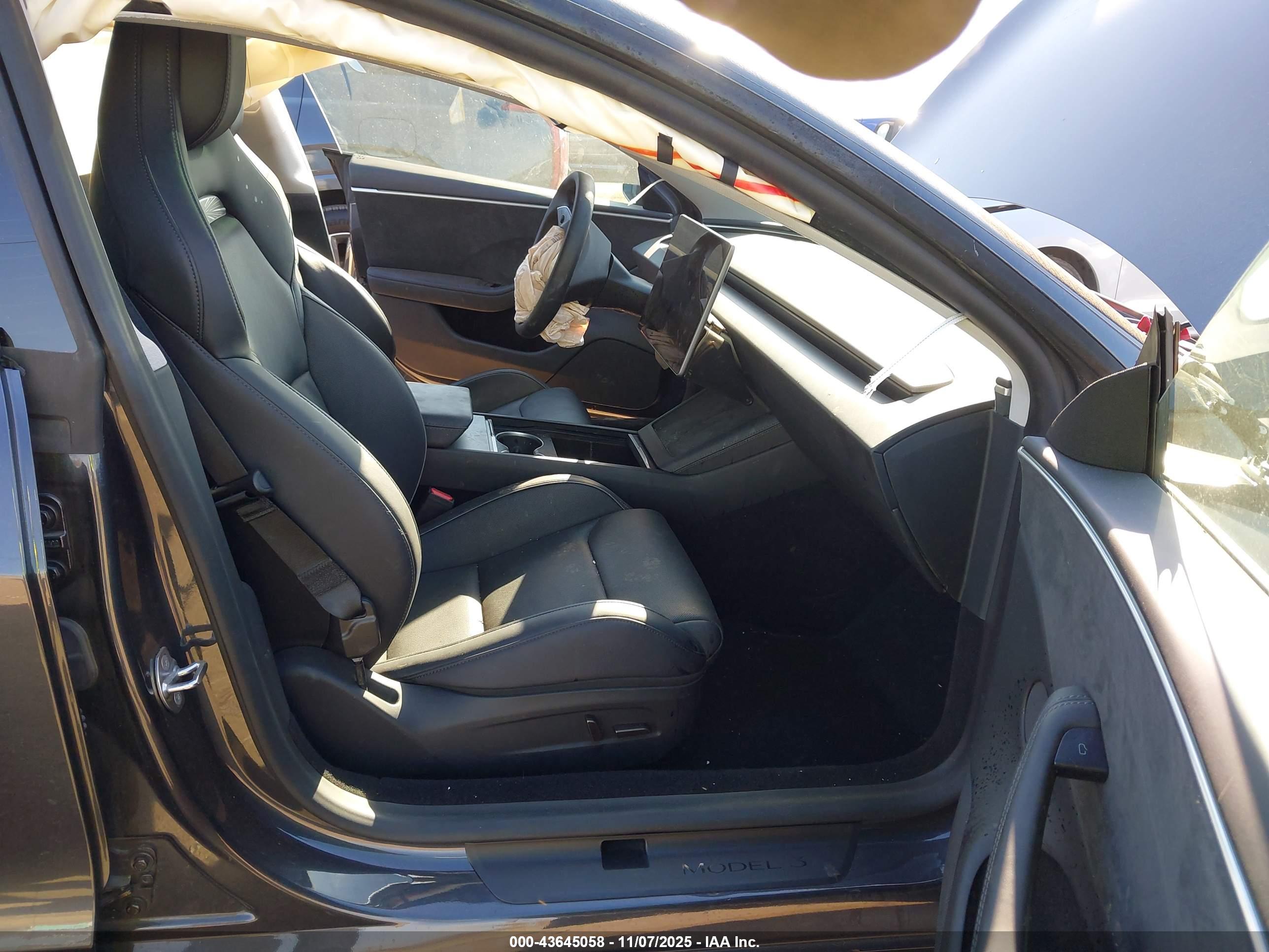 TESLA MODEL image 5