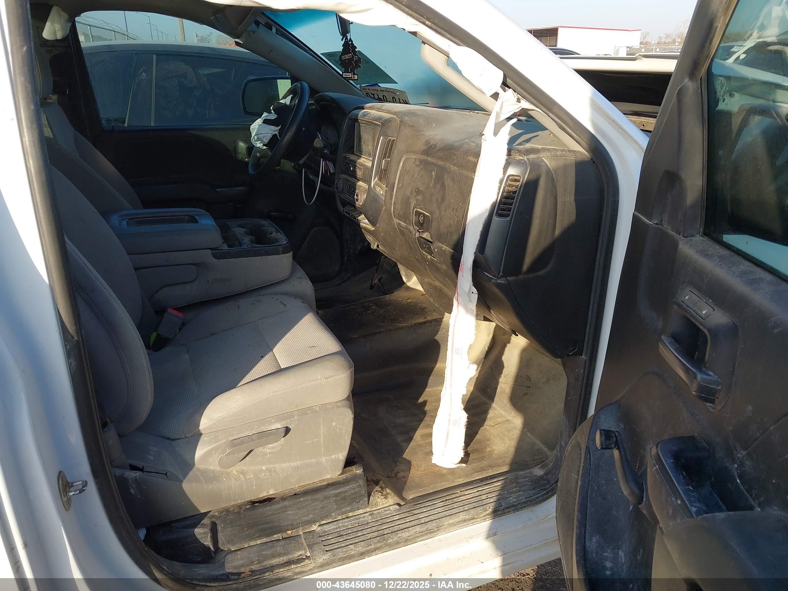 CHEVROLET SILVERADO image 5