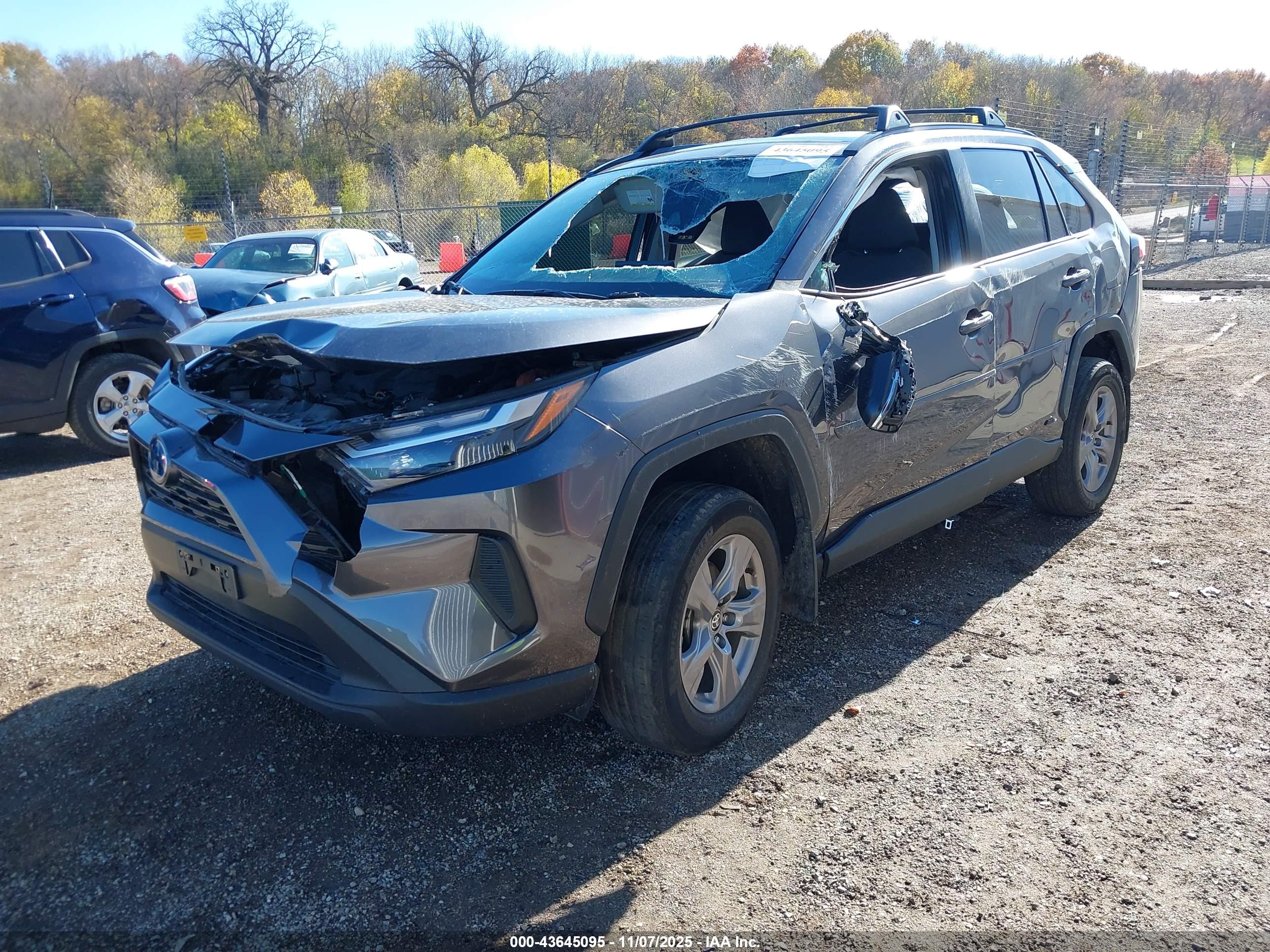 TOYOTA RAV4 image 2