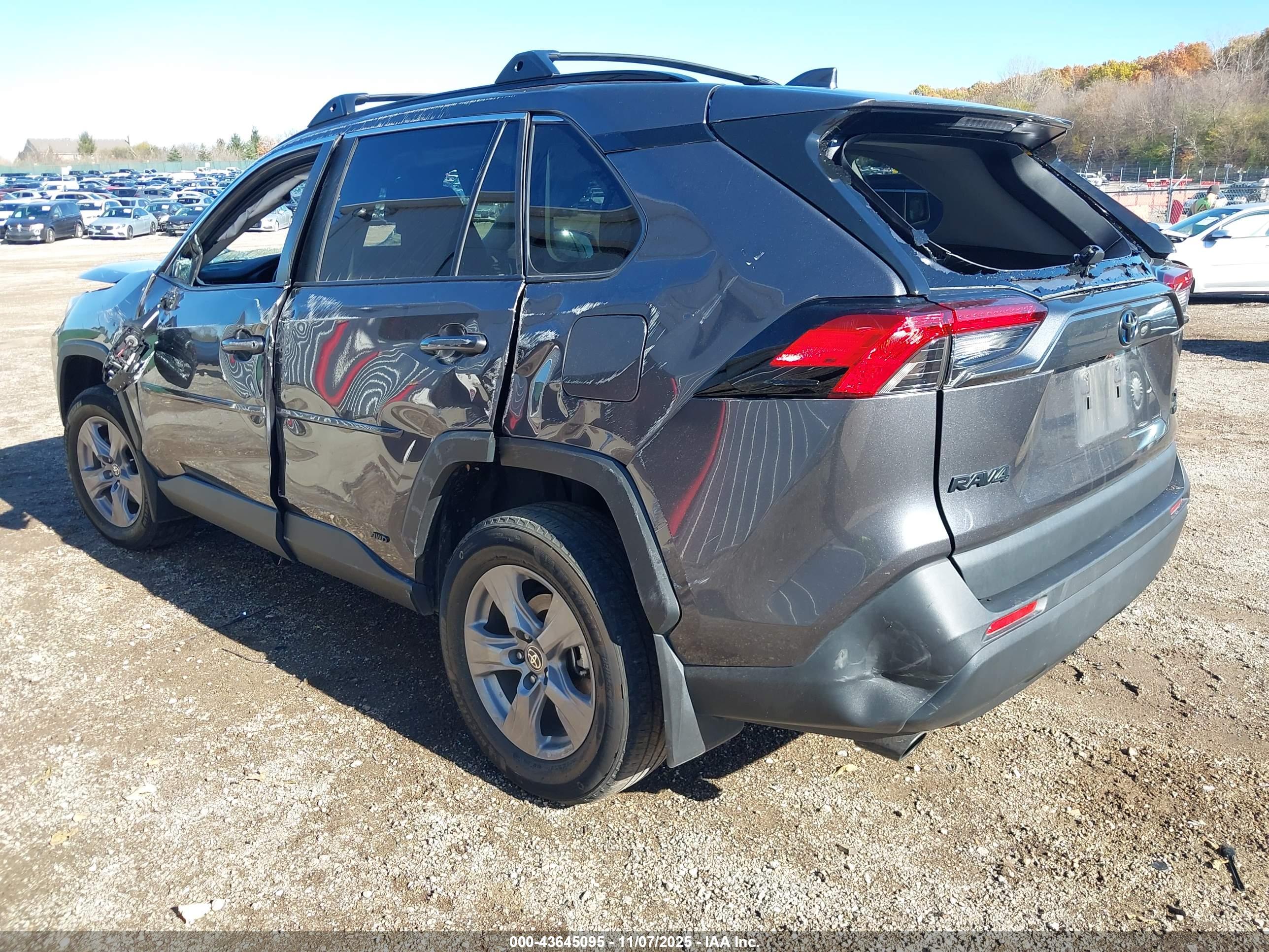 TOYOTA RAV4 image 3