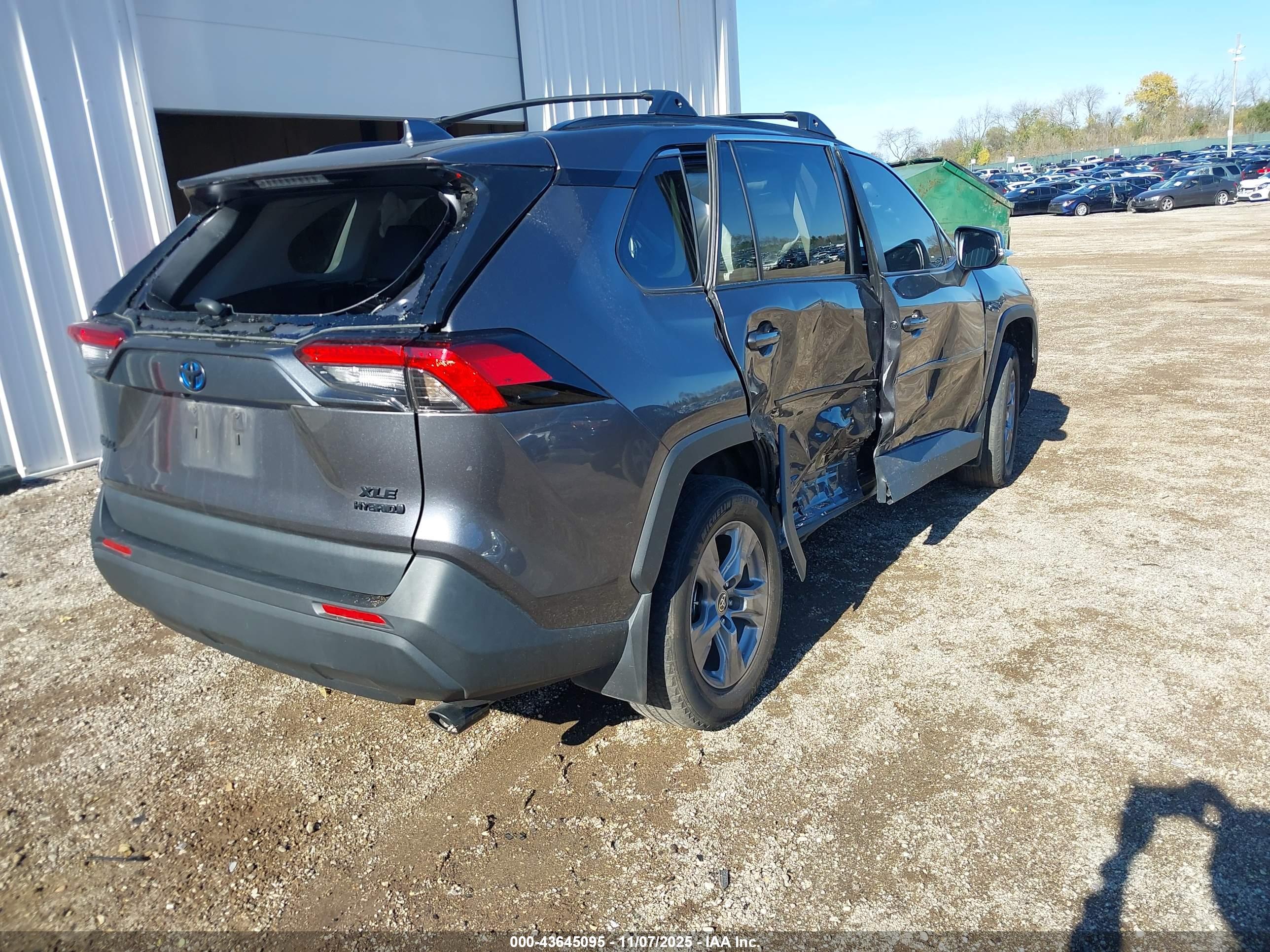TOYOTA RAV4 image 4