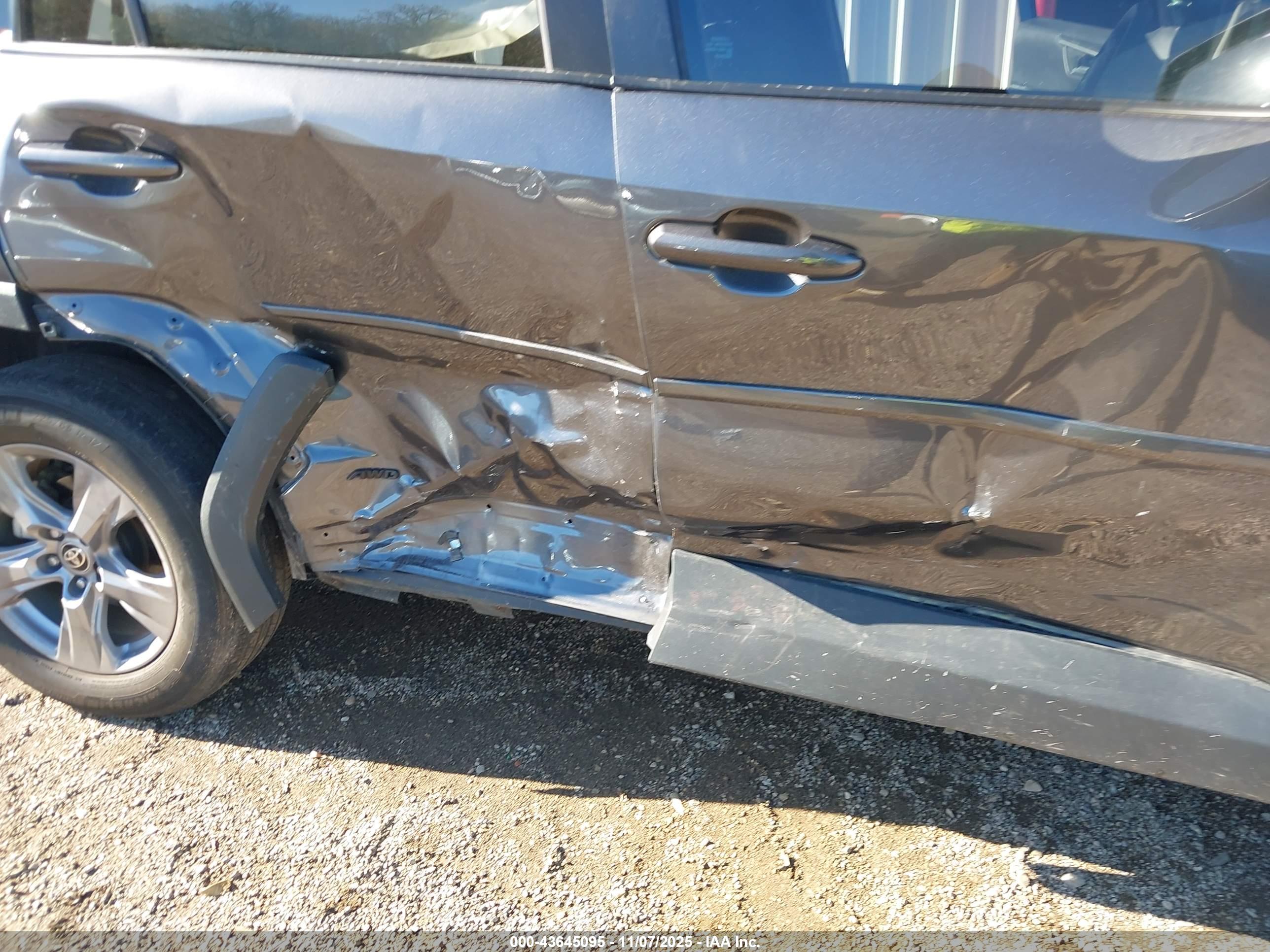 TOYOTA RAV4 image 6