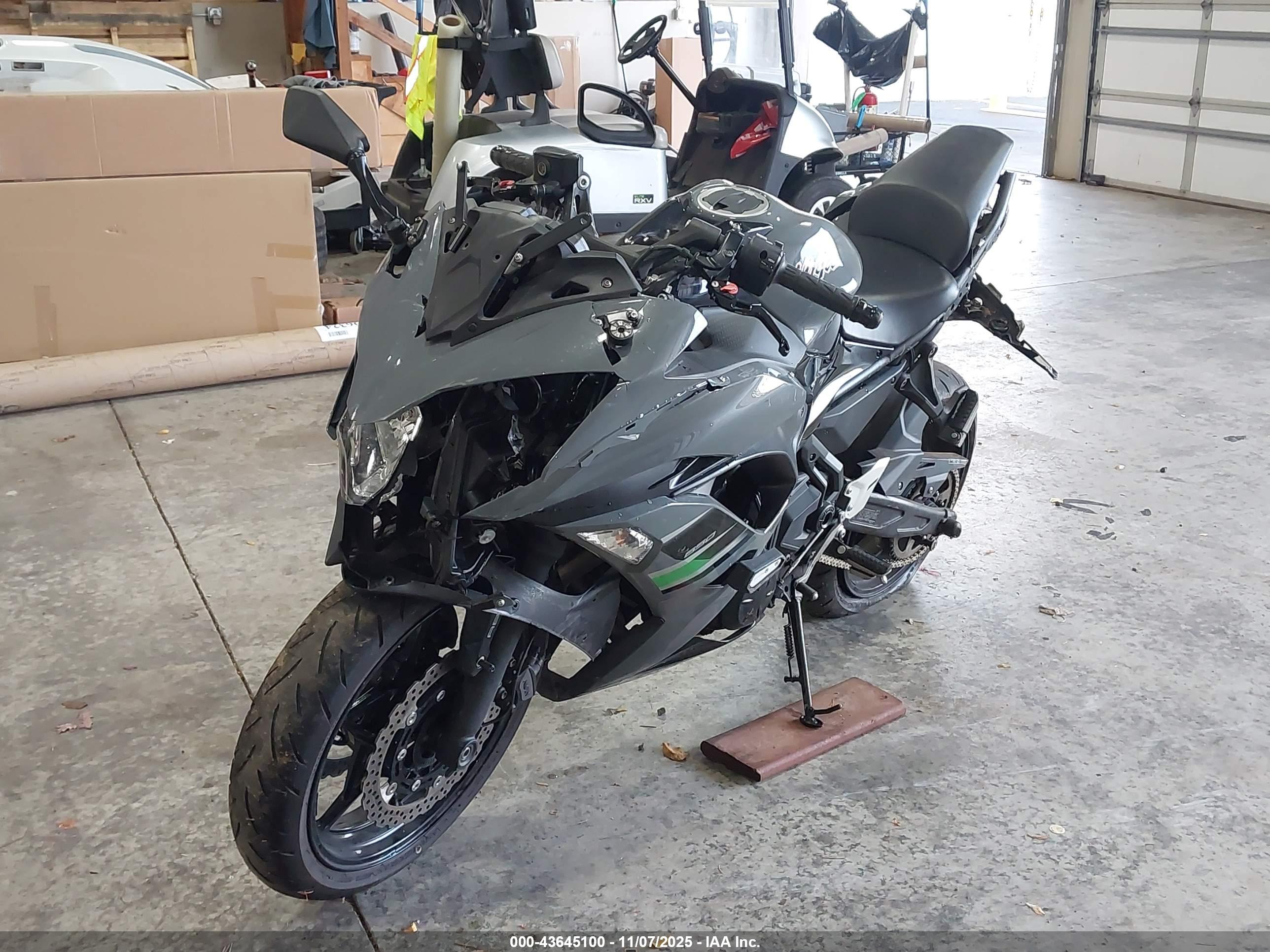 KAWASAKI EX650 image 2