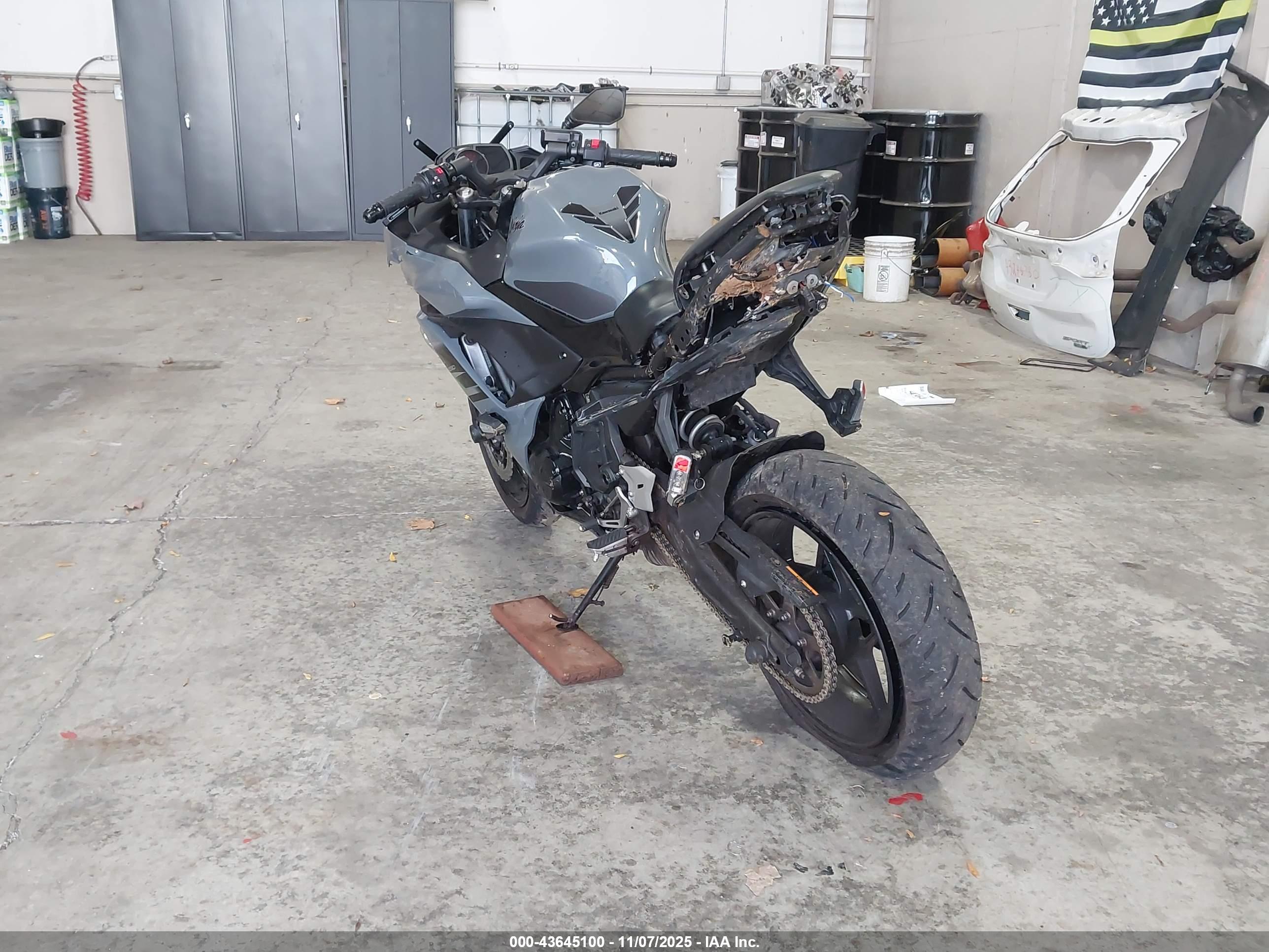 KAWASAKI EX650 image 3
