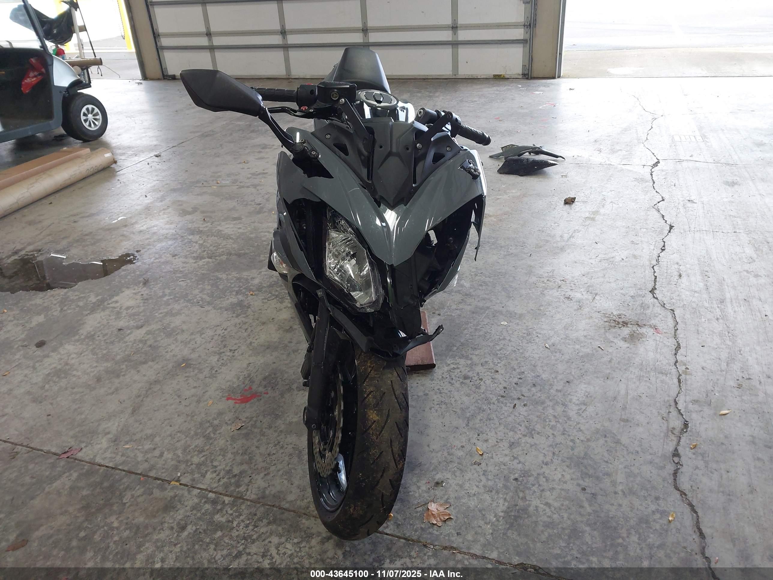 KAWASAKI EX650 image 5