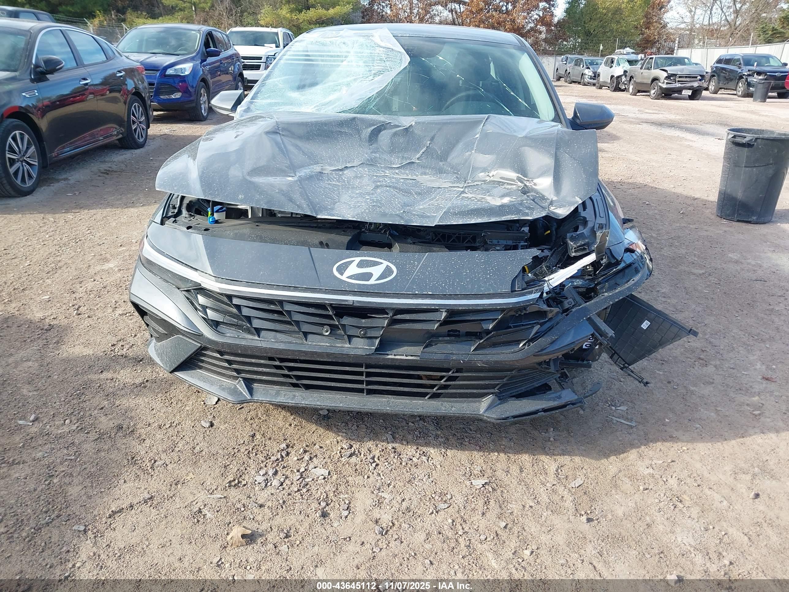 HYUNDAI ELANTRA image 6