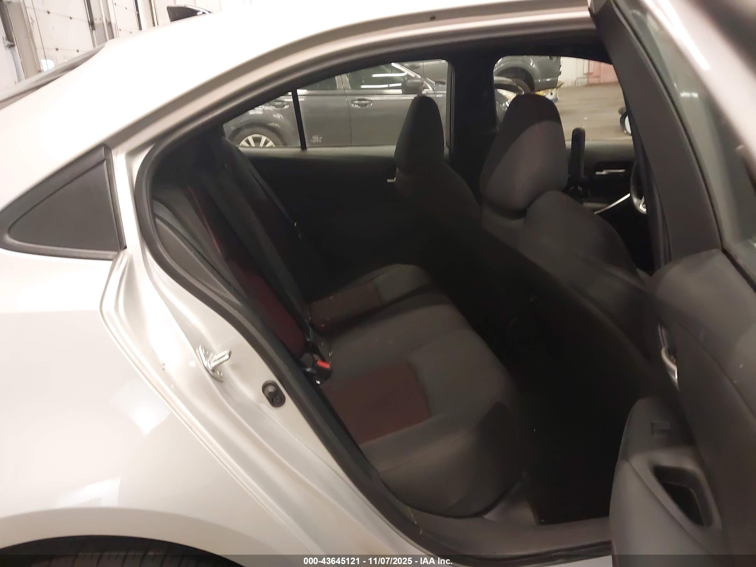 TOYOTA COROLLA image 8