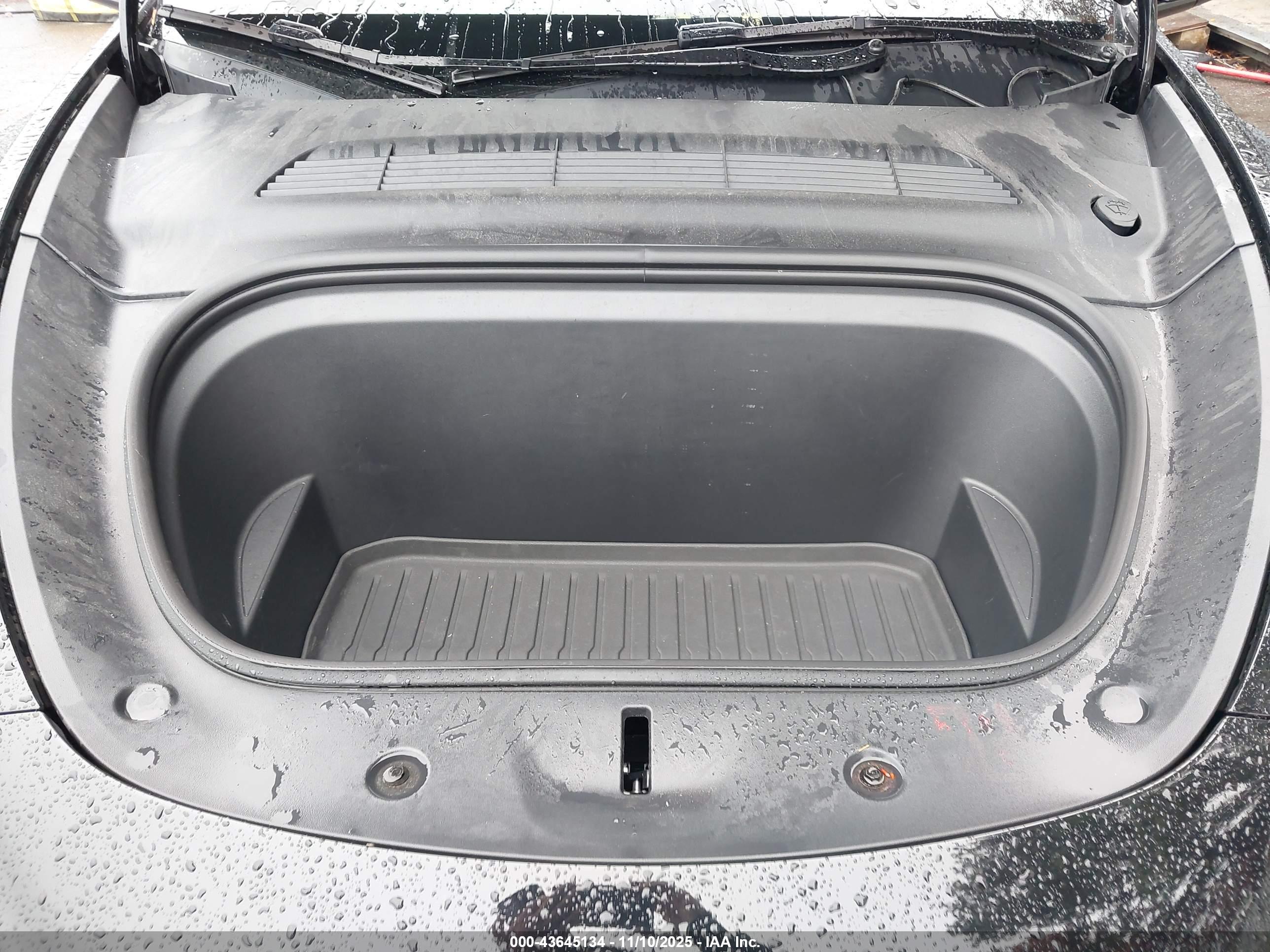 TESLA MODEL image 10