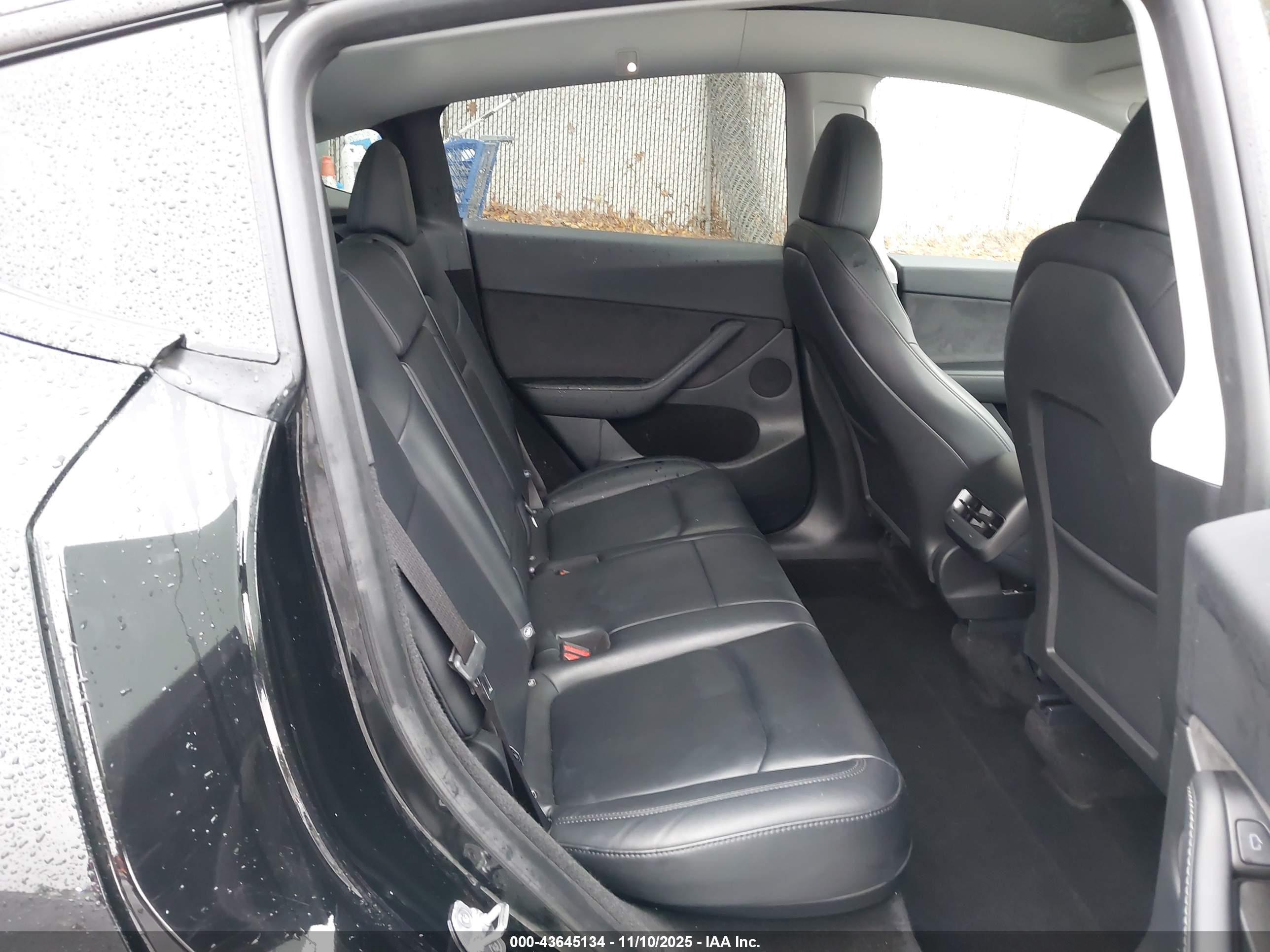TESLA MODEL image 8
