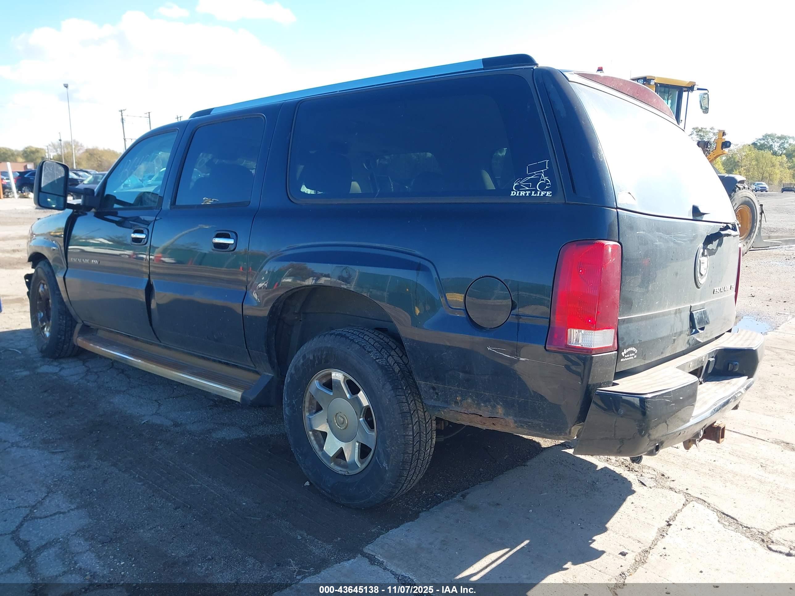 CADILLAC ESCALADE image 3