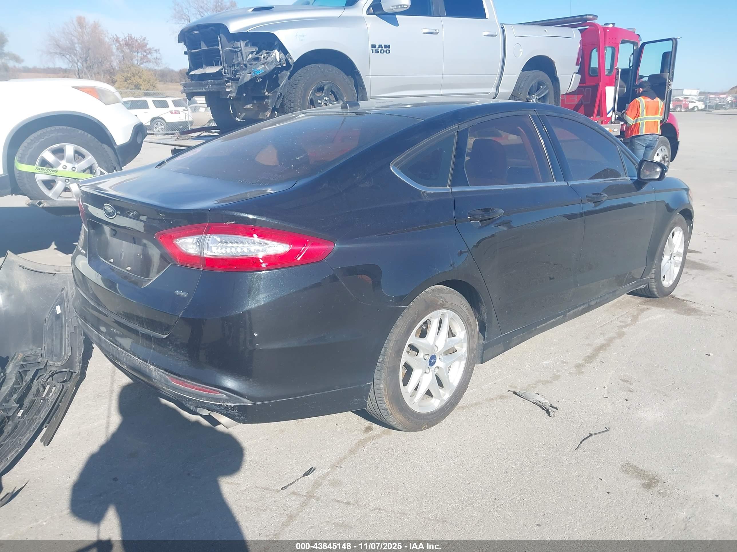 FORD FUSION image 4