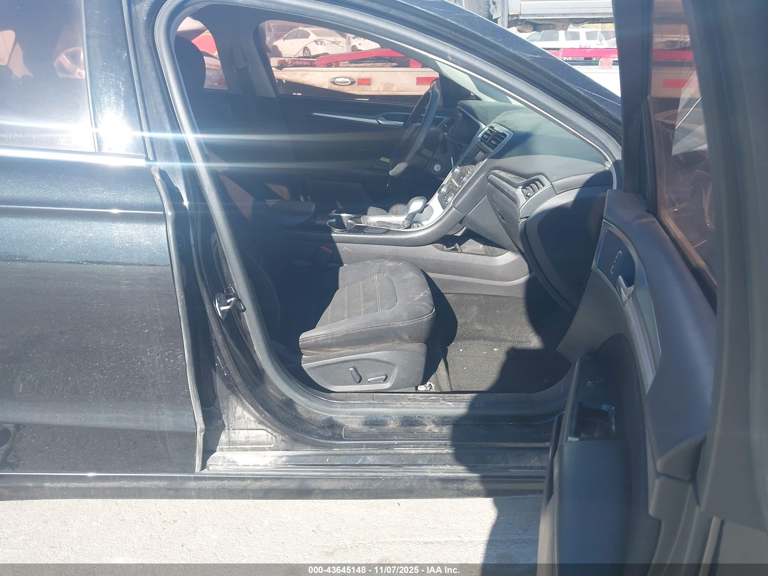FORD FUSION image 5