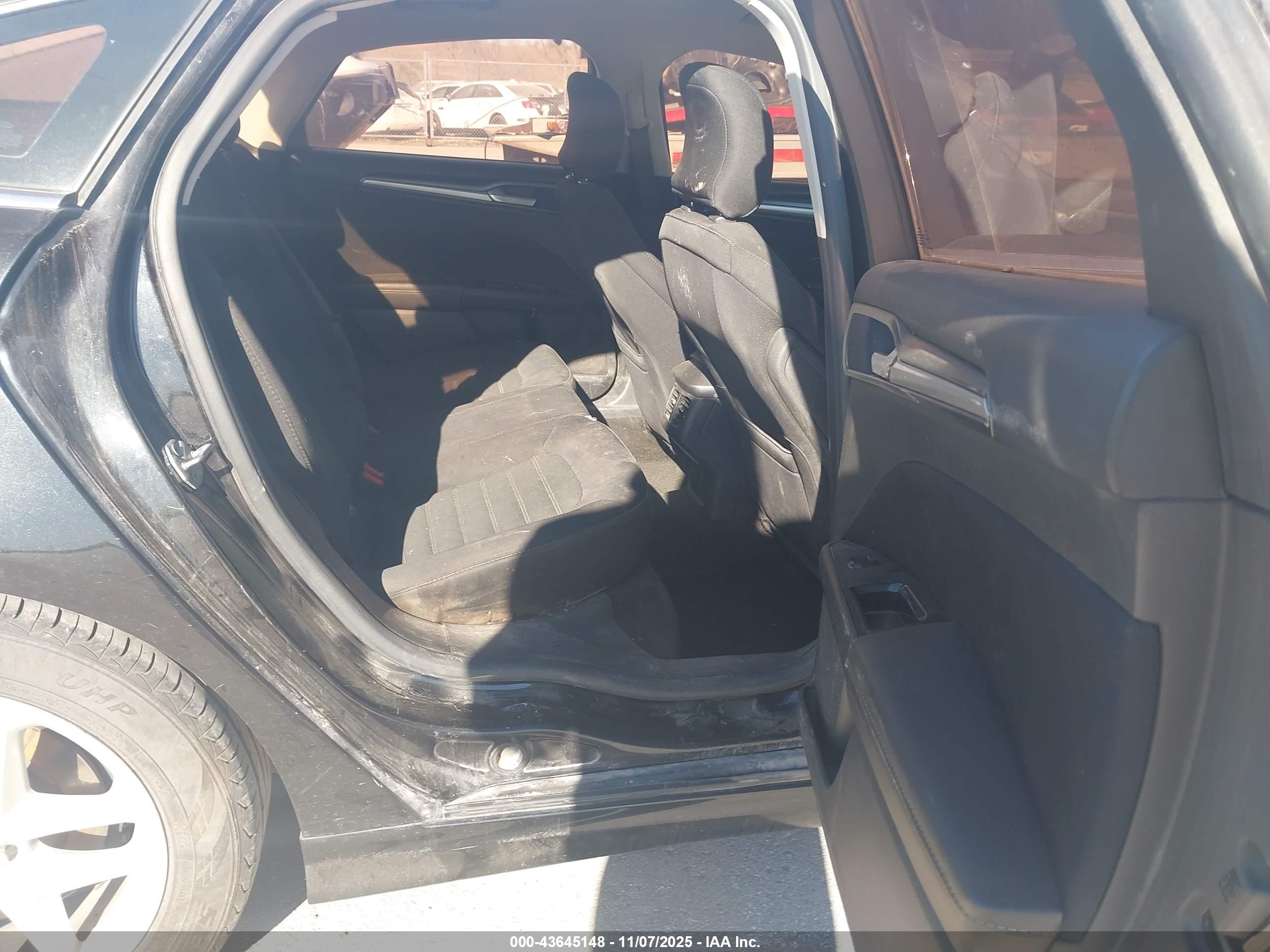 FORD FUSION image 8
