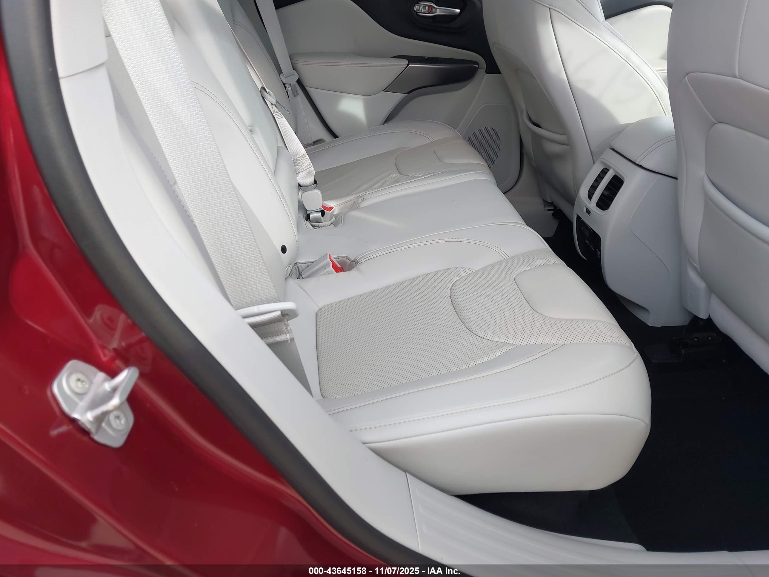 JEEP CHEROKEE image 8