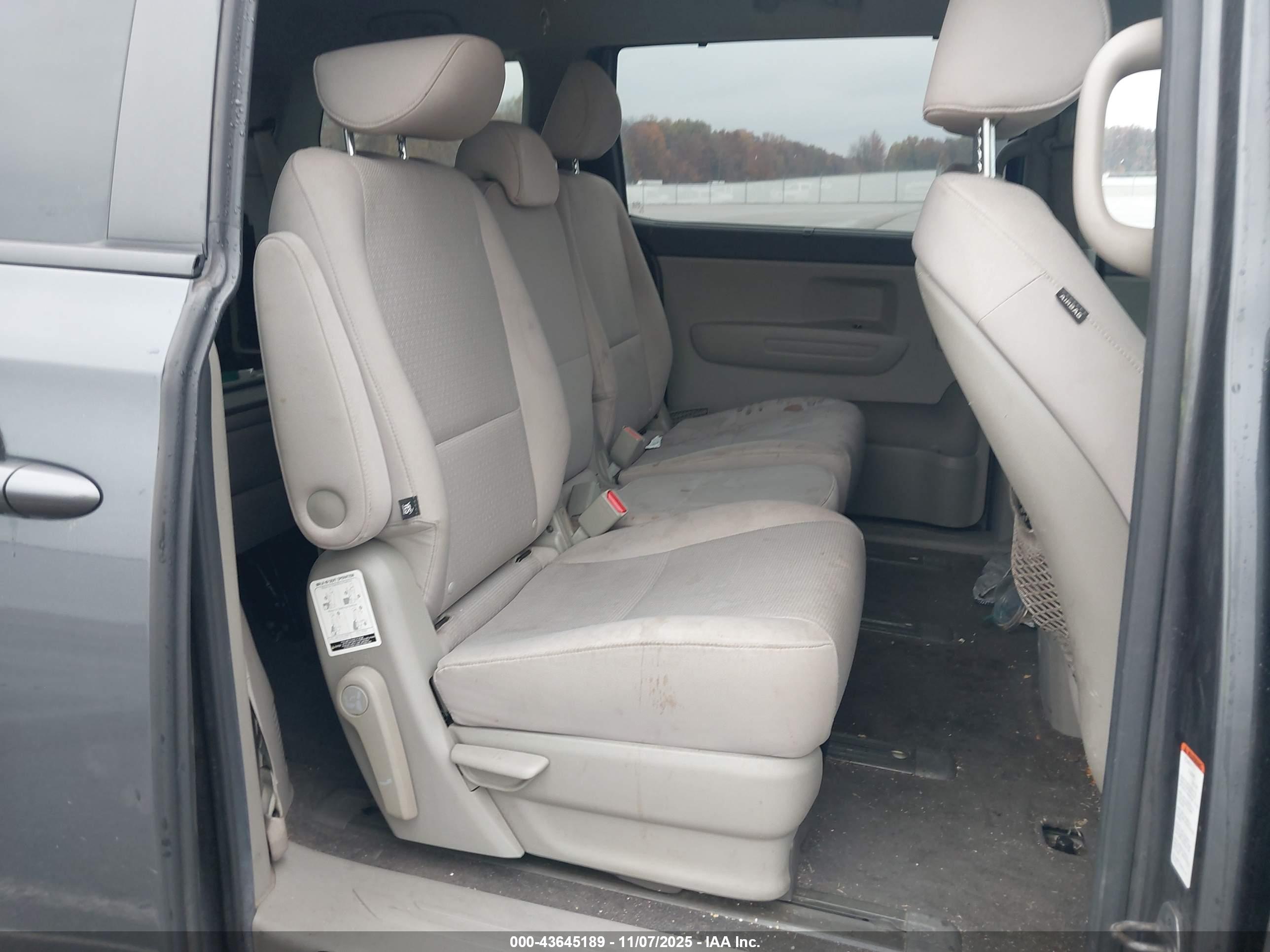 KIA SEDONA image 8
