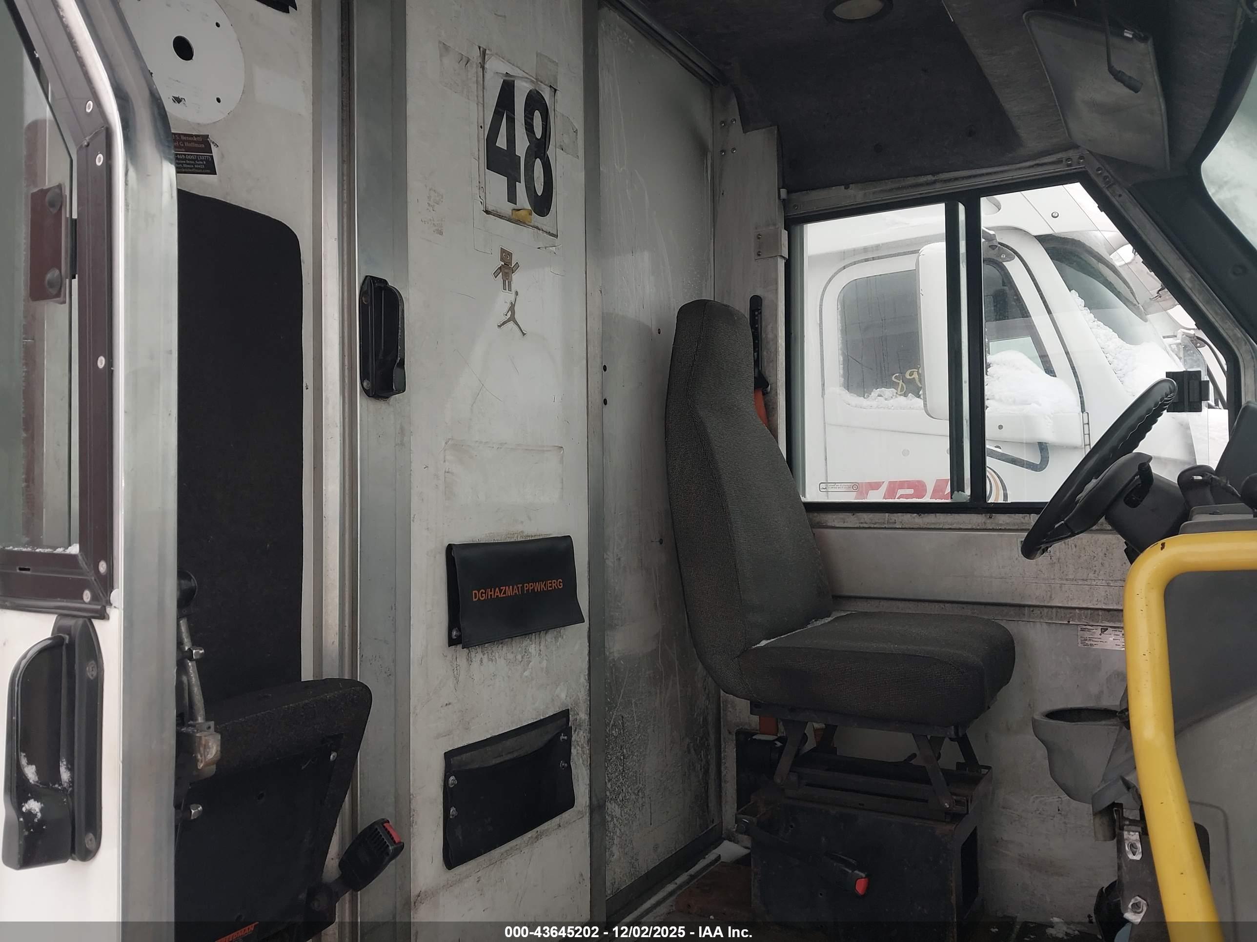 ISUZU COMMERCIAL image 7