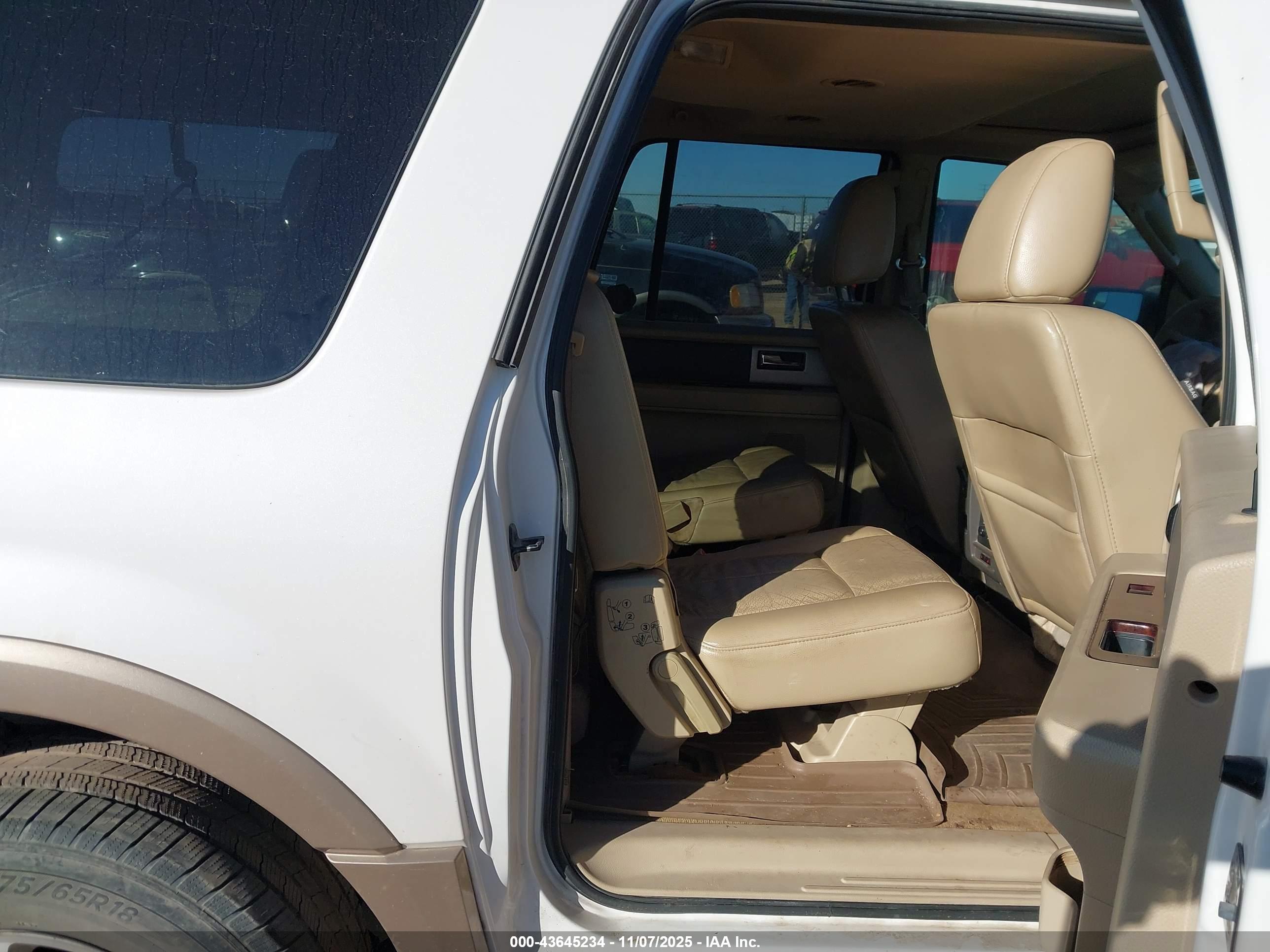 FORD EXPEDITION image 8