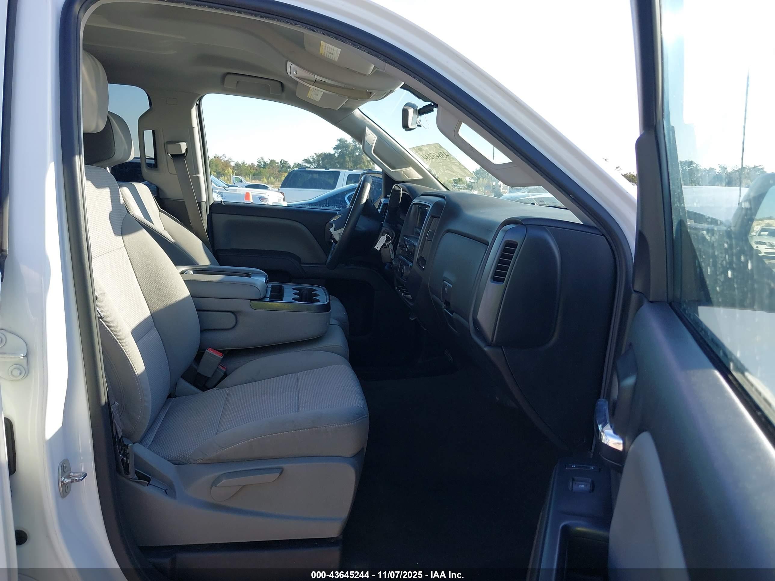 CHEVROLET SILVERADO image 5