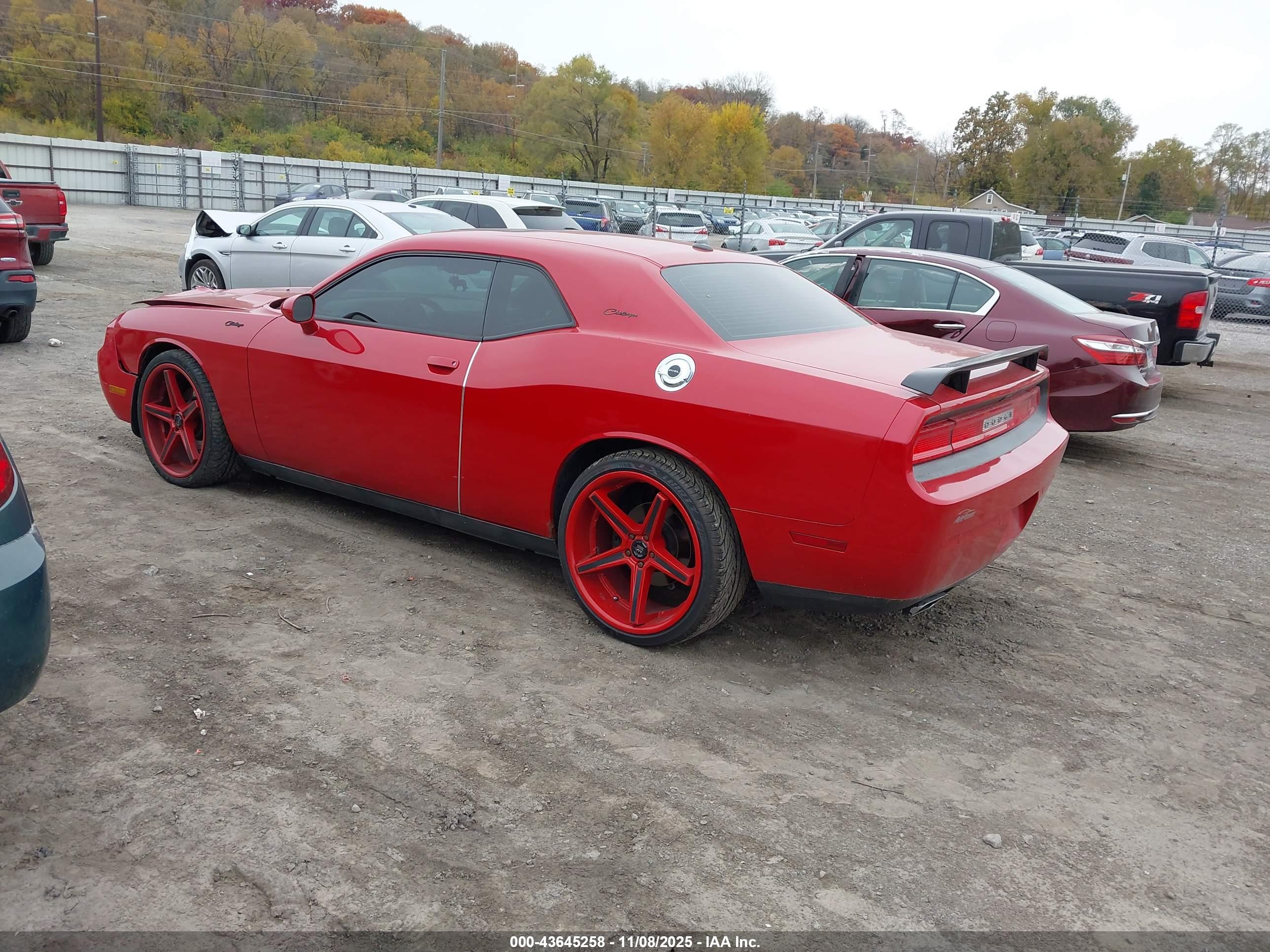 DODGE CHALLENGER image 3