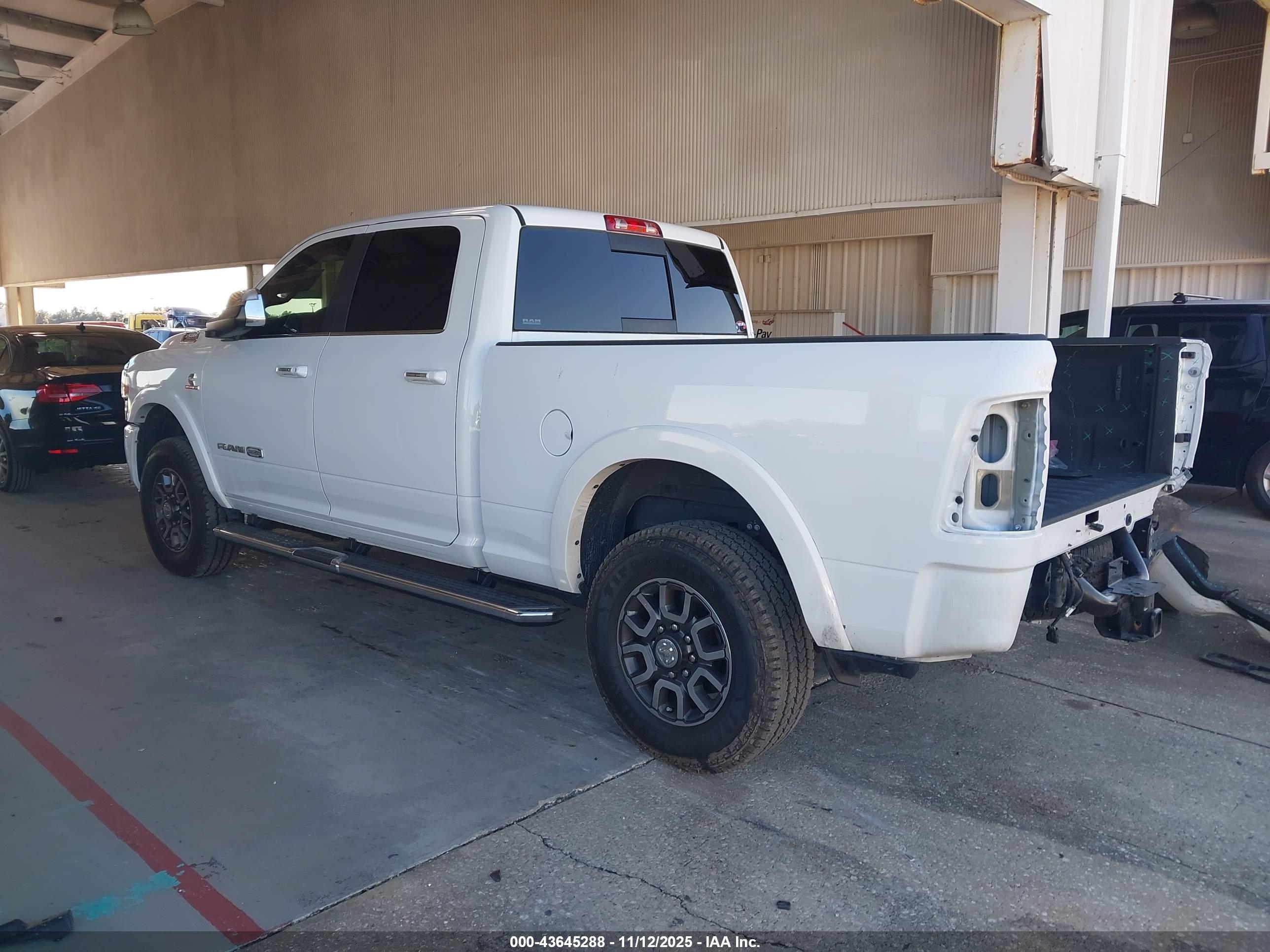 RAM 2500 image 3