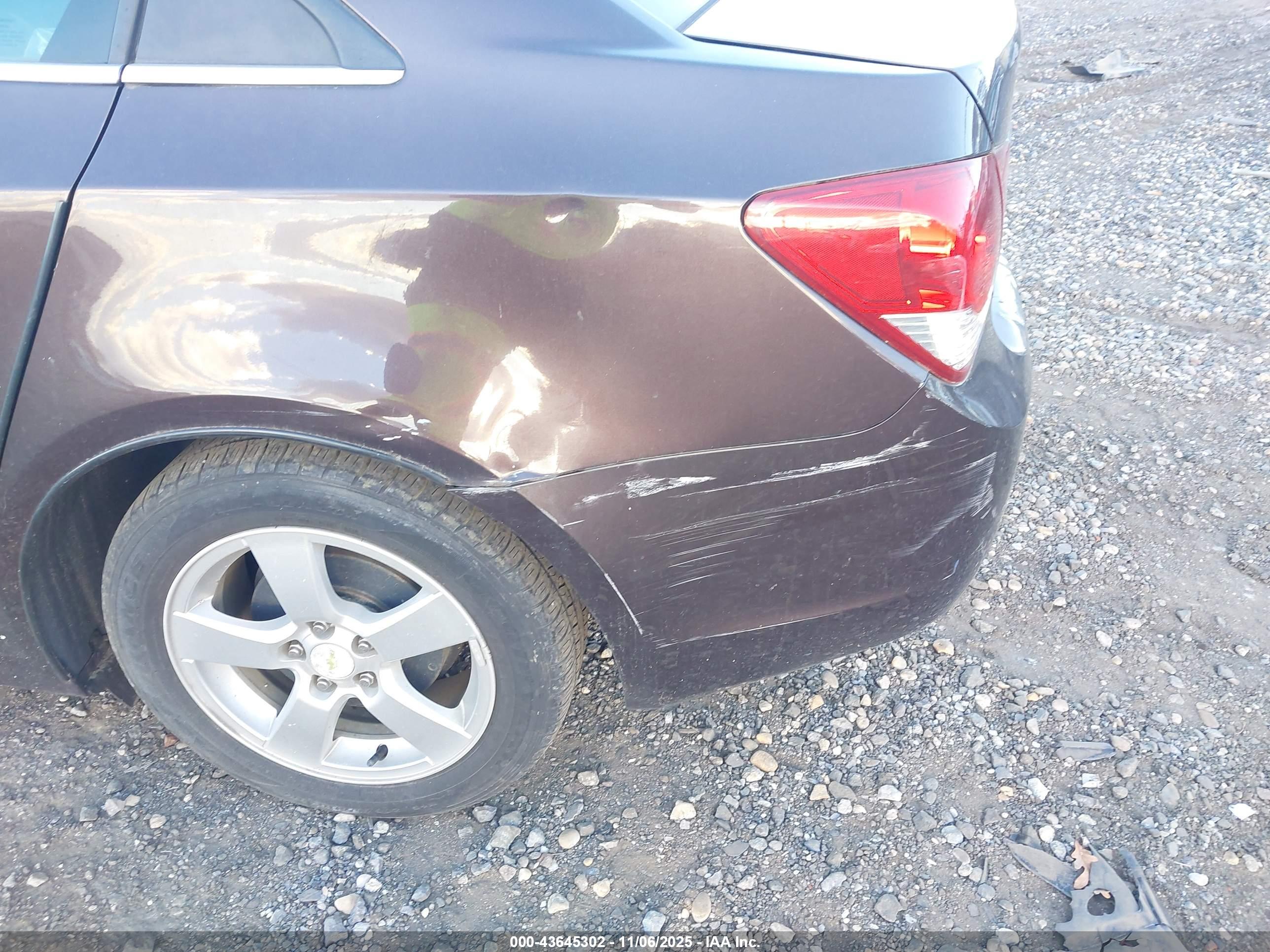 CHEVROLET CRUZE image 6