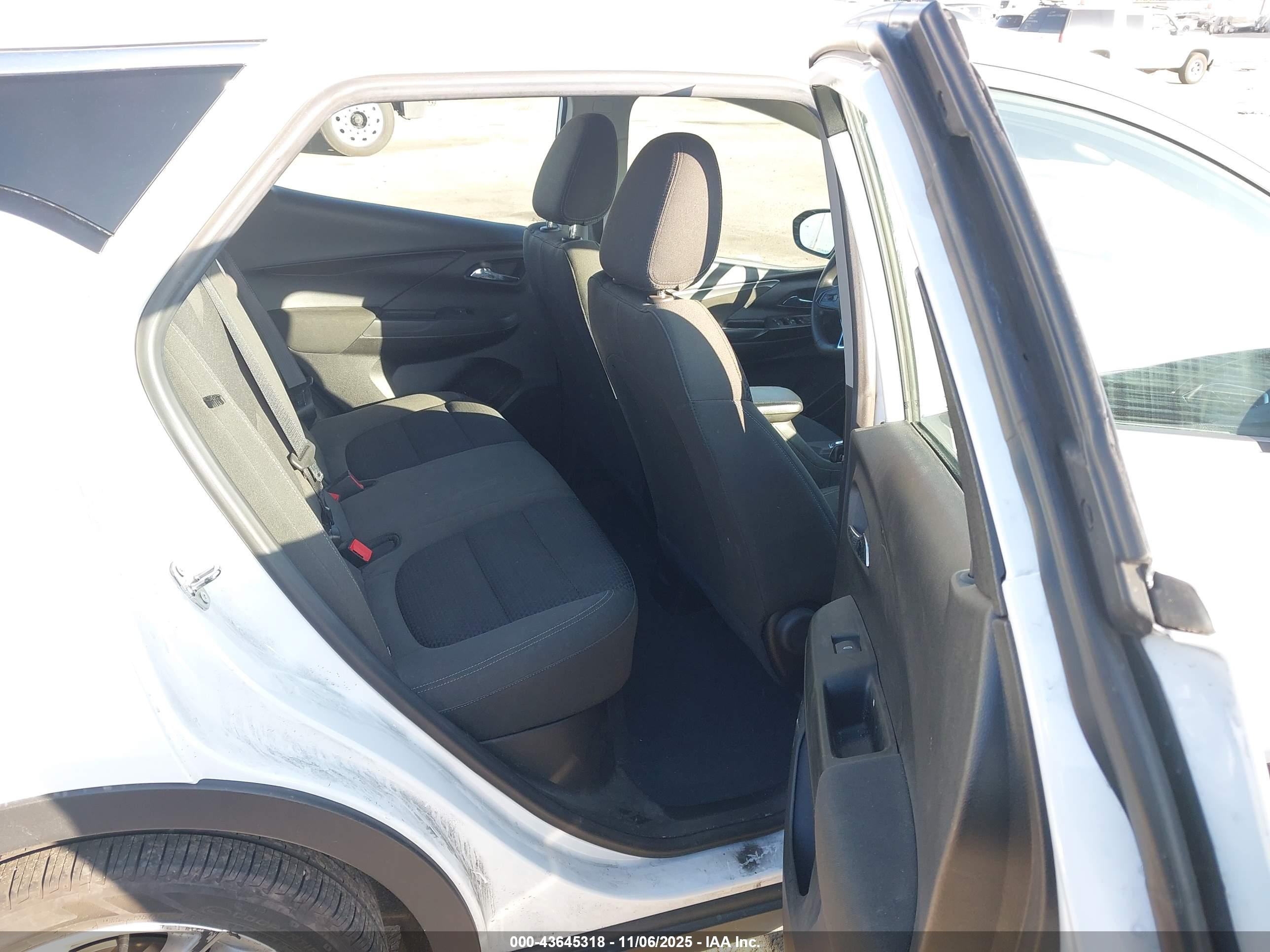 CHEVROLET BOLT image 8