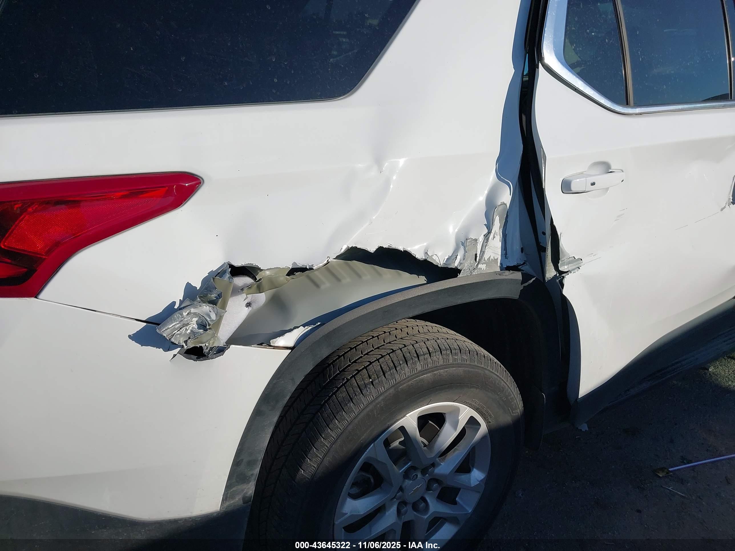 CHEVROLET TRAVERSE image 6