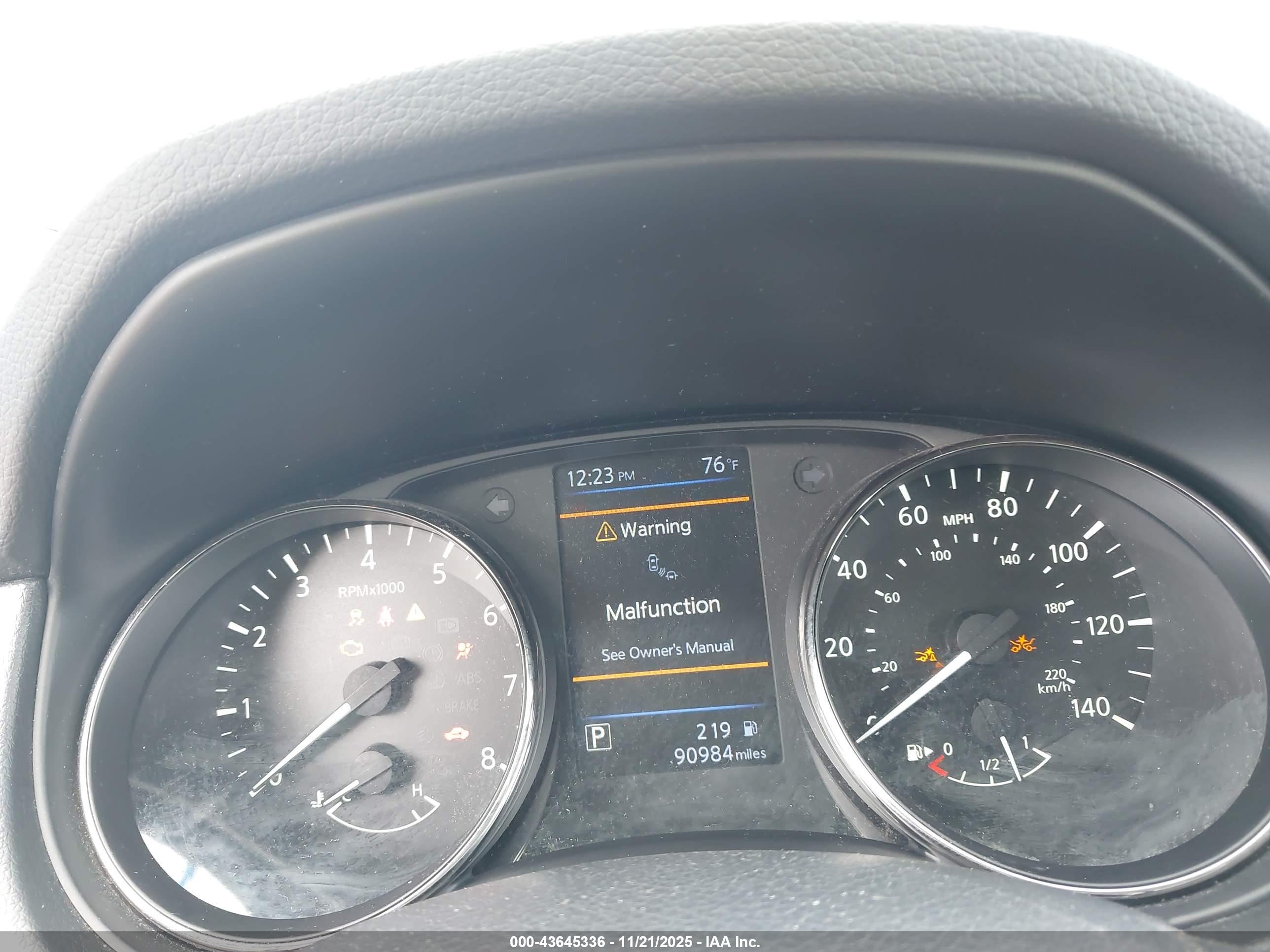 NISSAN ROGUE image 7