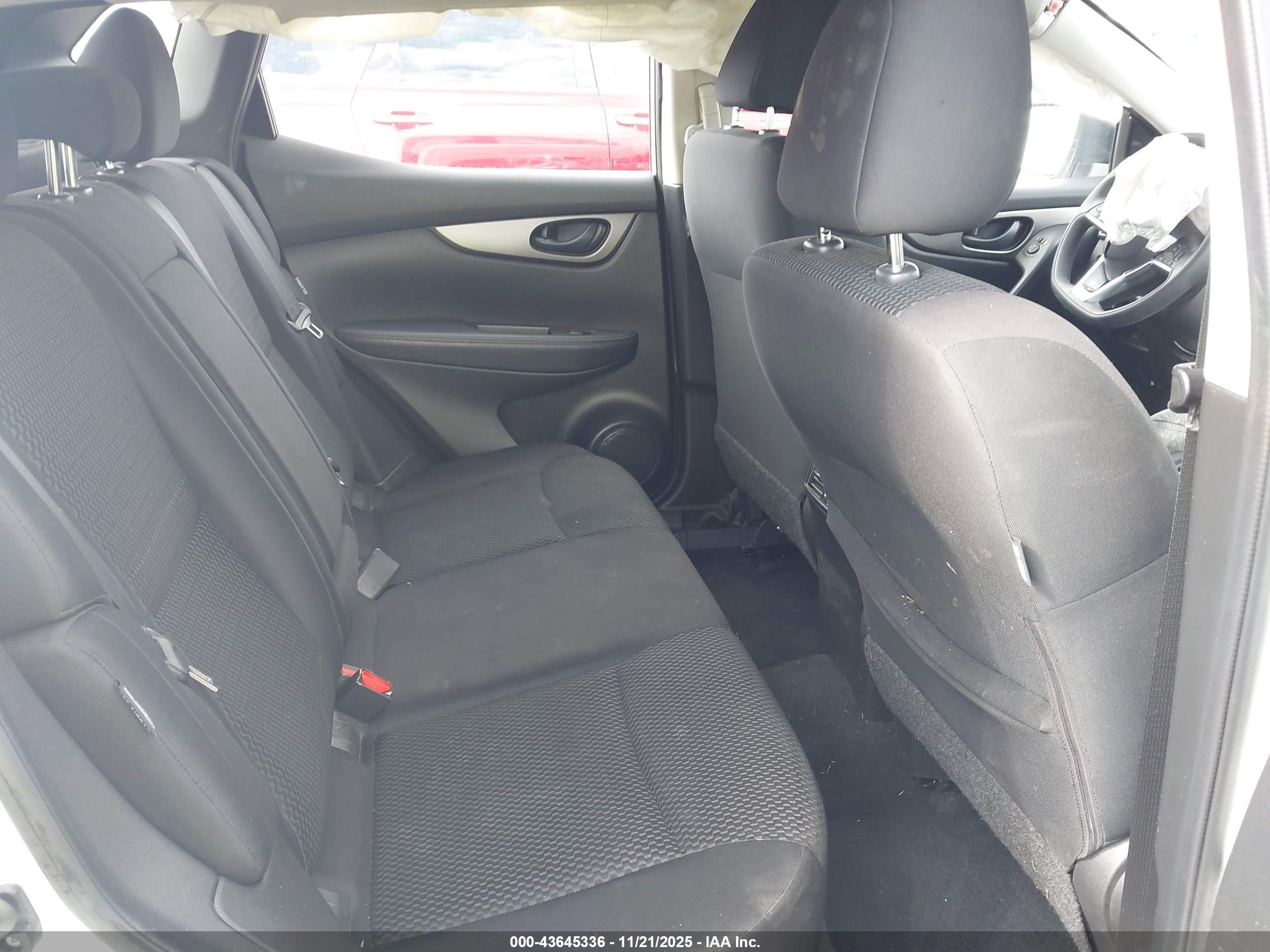 NISSAN ROGUE image 8