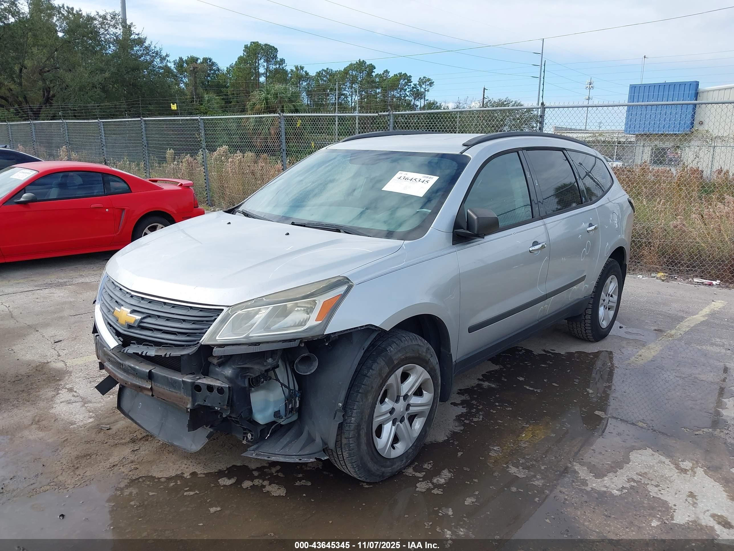 CHEVROLET TRAVERSE image 2