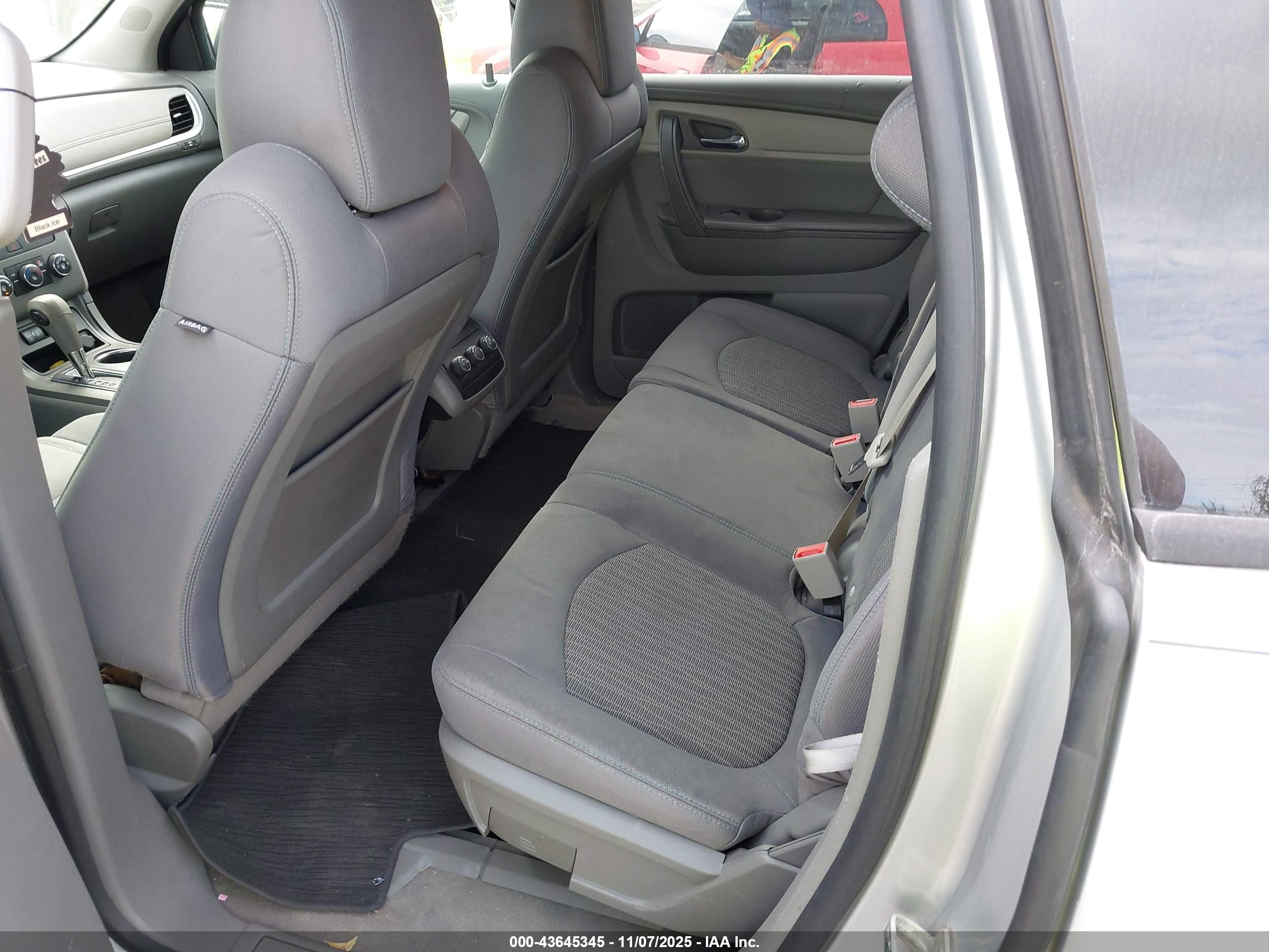 CHEVROLET TRAVERSE image 8