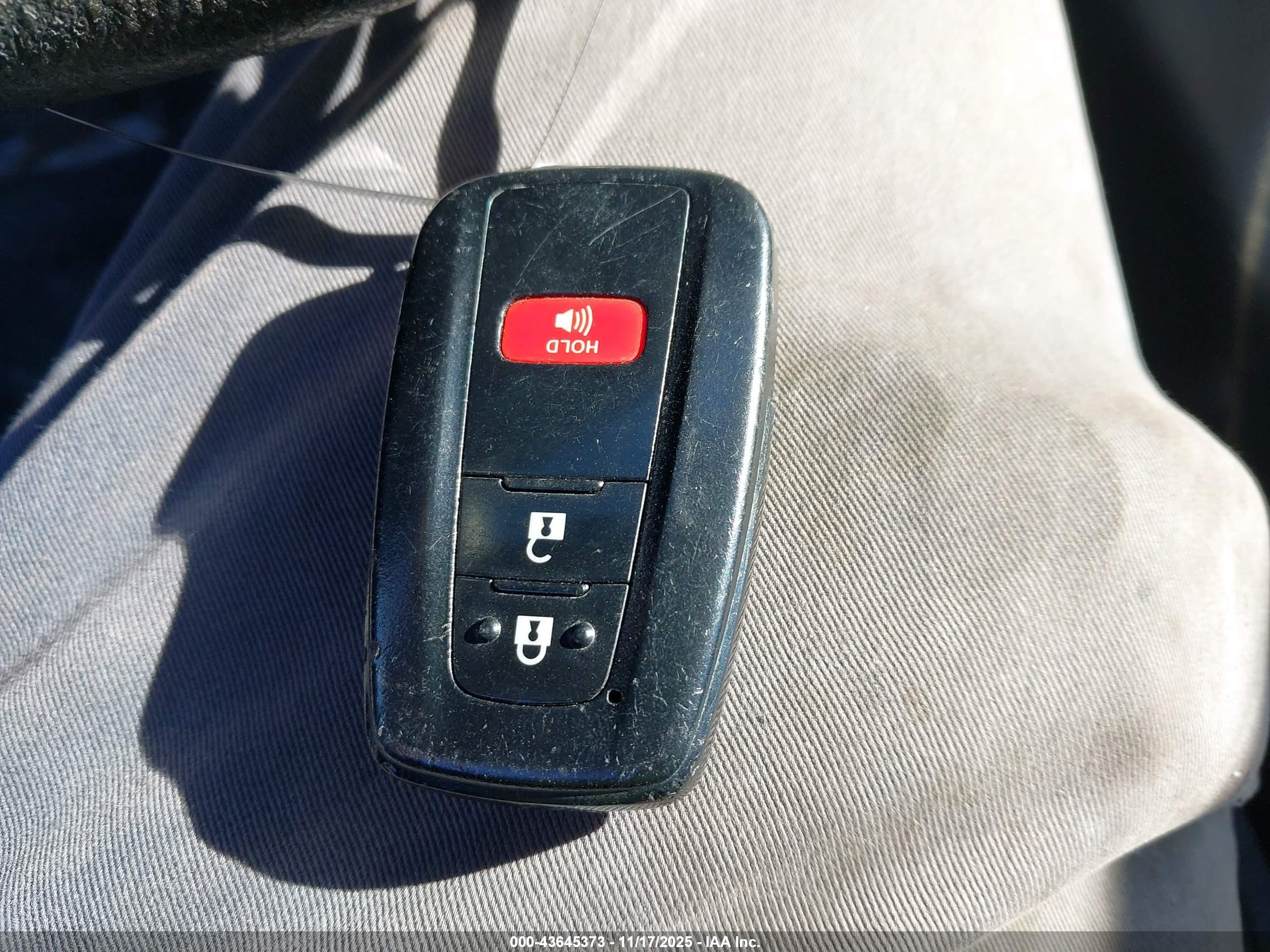 TOYOTA RAV4 image 11
