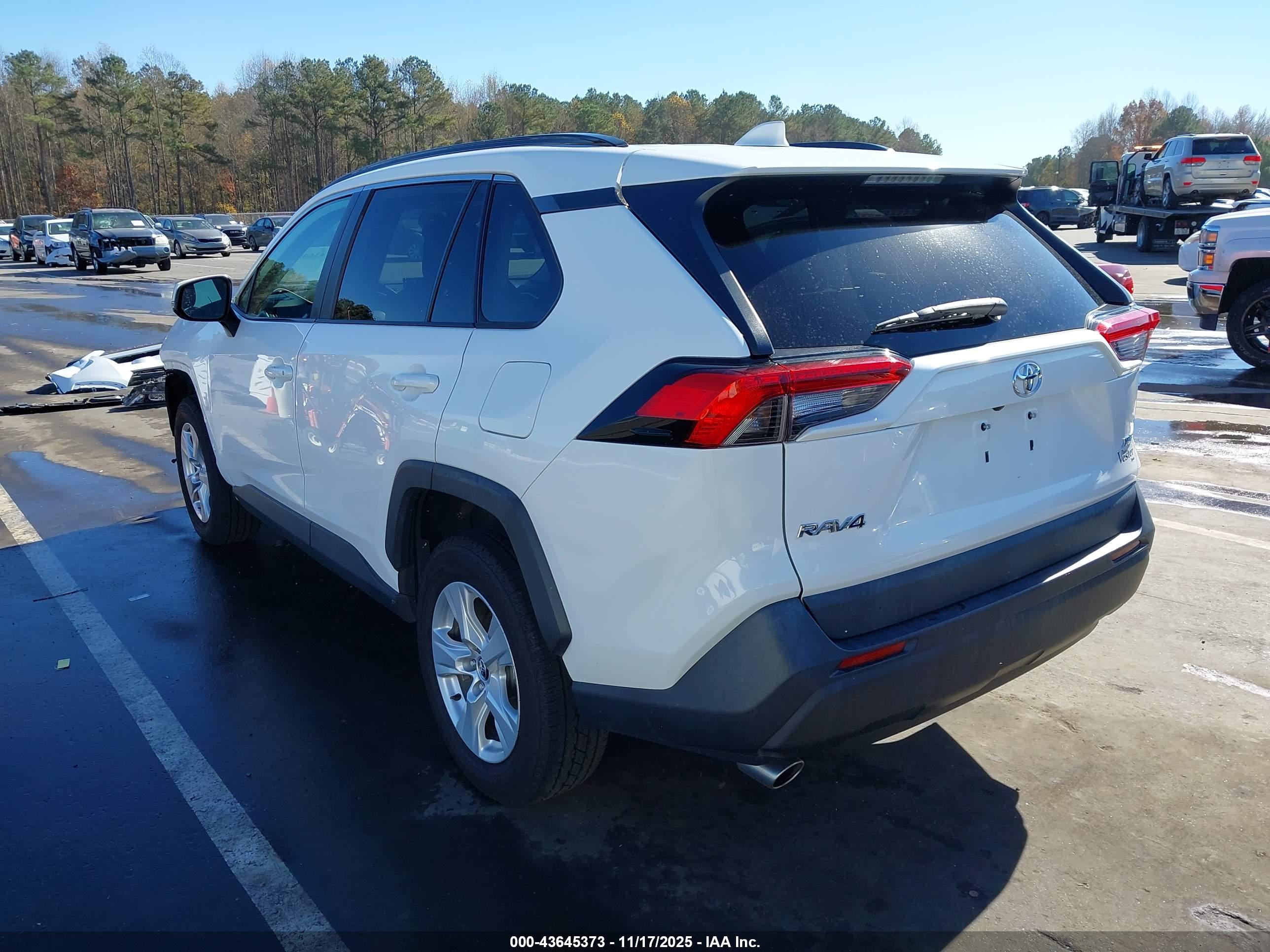 TOYOTA RAV4 image 3