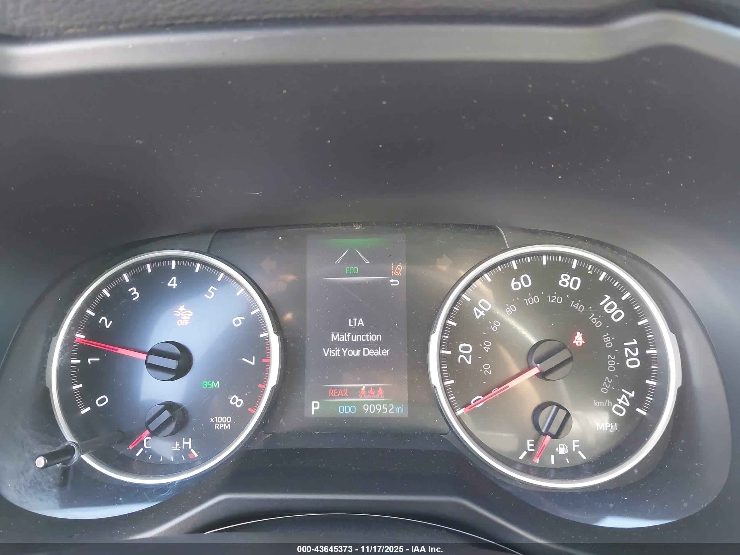 TOYOTA RAV4 image 7