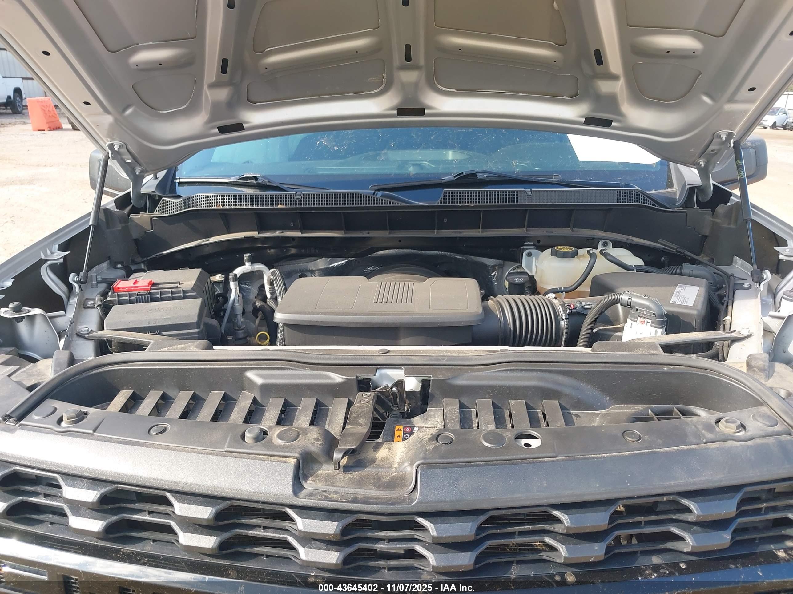 CHEVROLET SILVERADO image 10