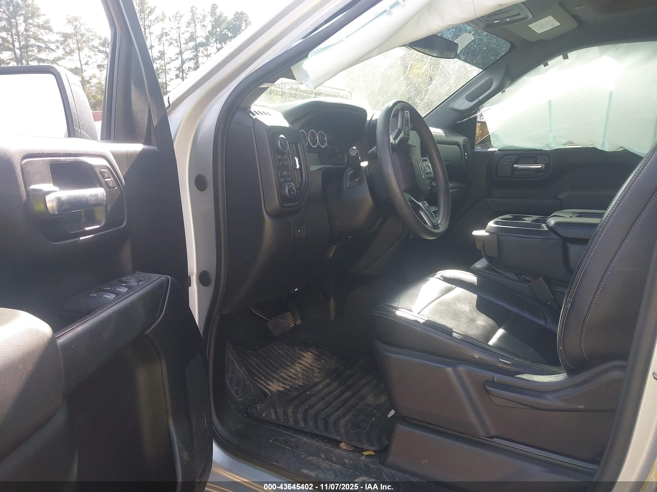 CHEVROLET SILVERADO image 5