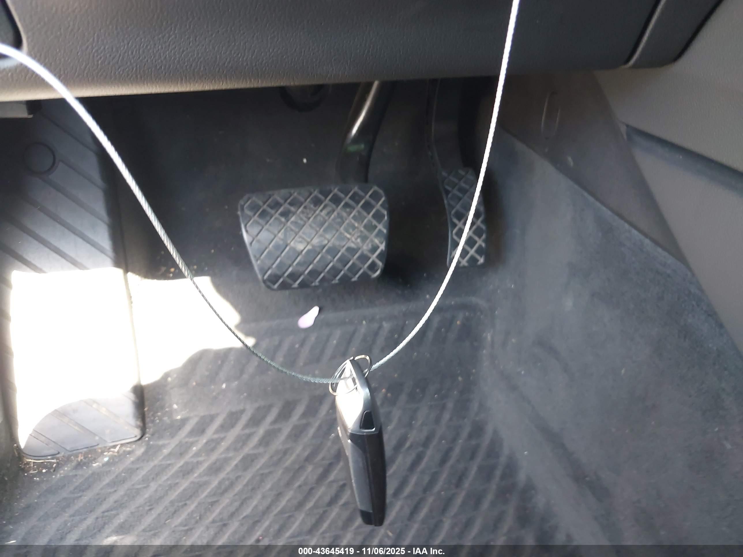 AUDI A4 image 11