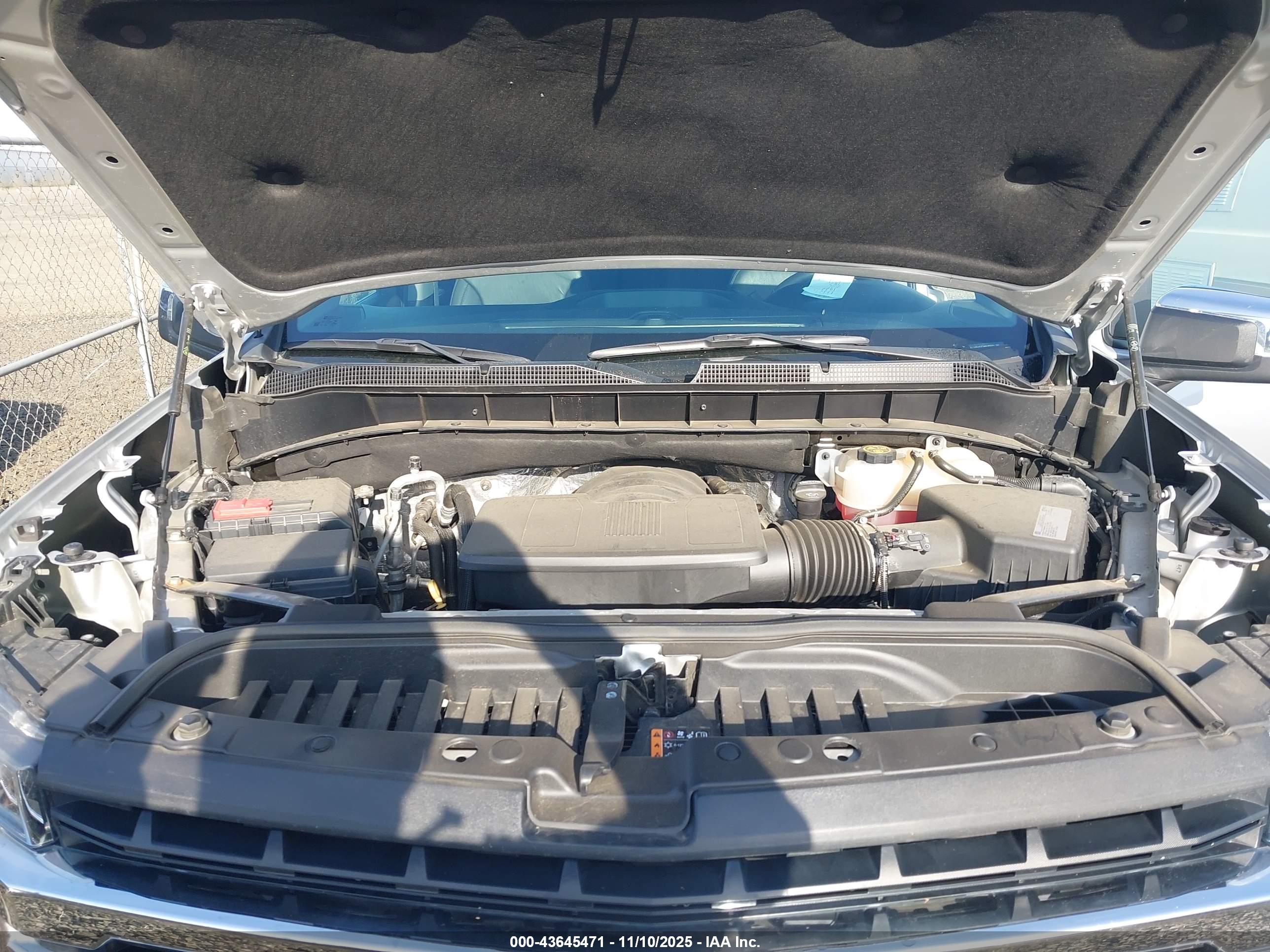 CHEVROLET SILVERADO image 10